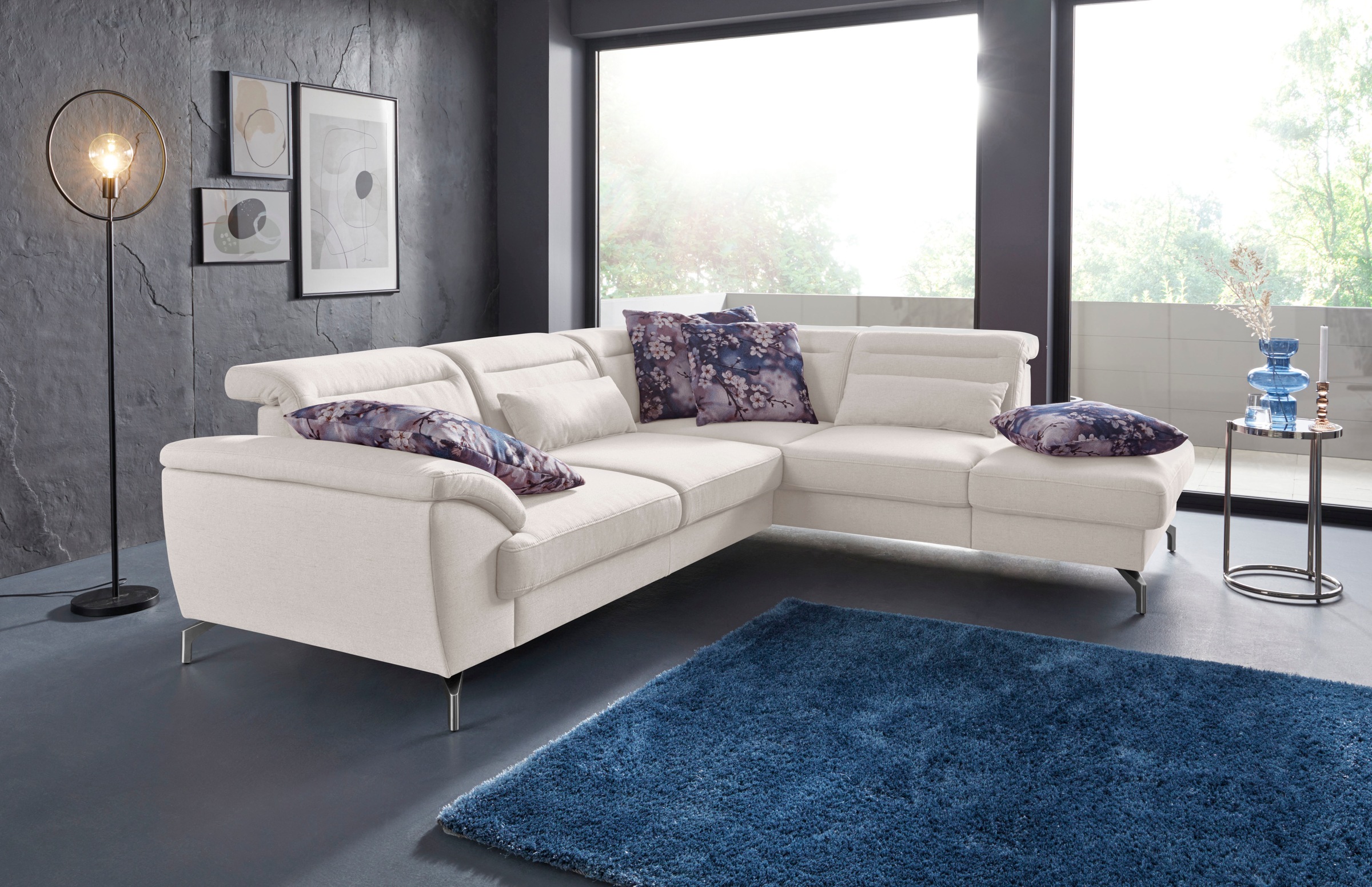 sit&more Ecksofa, 12 cm Fußhöhe, inklusive Sitztiefenverstellung, wahlweise Kopfteilverstellung, wahlweise in 2 unterschiedlichen Fußfarben