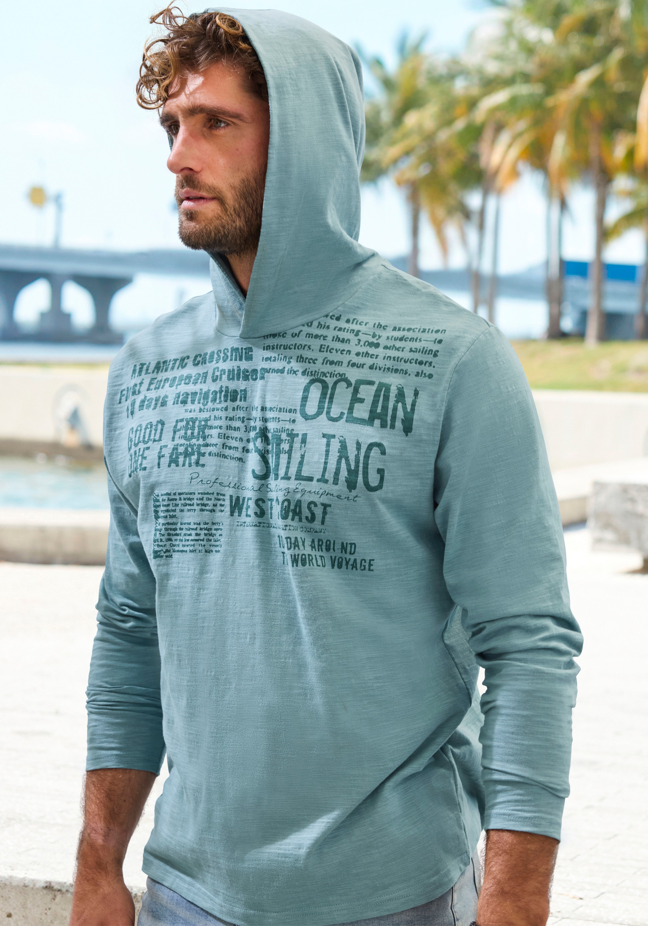 Thumbnail - John Devin Kapuzenshirt Langarmshirt bedruckt mit Kapuze aus strukturierter Baumwoll-Qualität