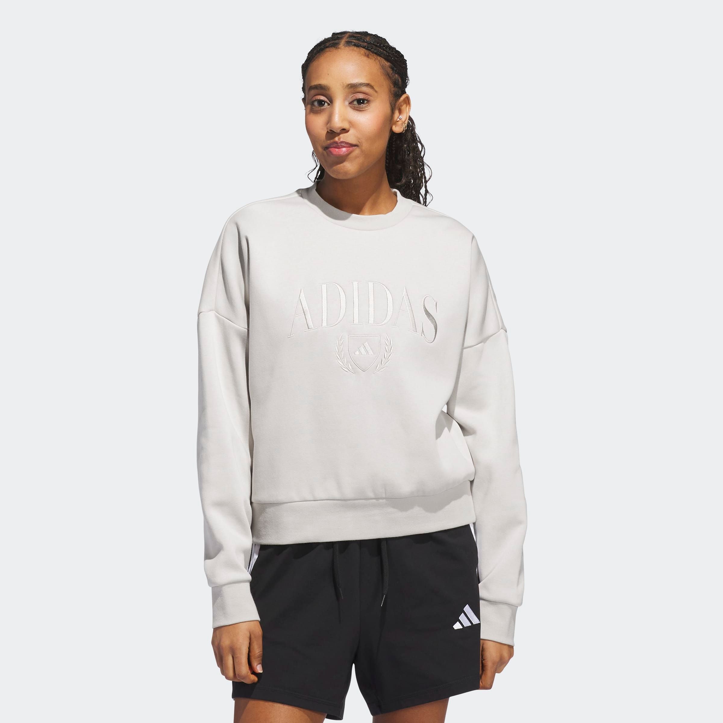 adidas Sportswear Sweatshirt "COZY HOLIDAY GRAFIK", mit verspielter Grafik auf der Brust, aus weichem Fleece