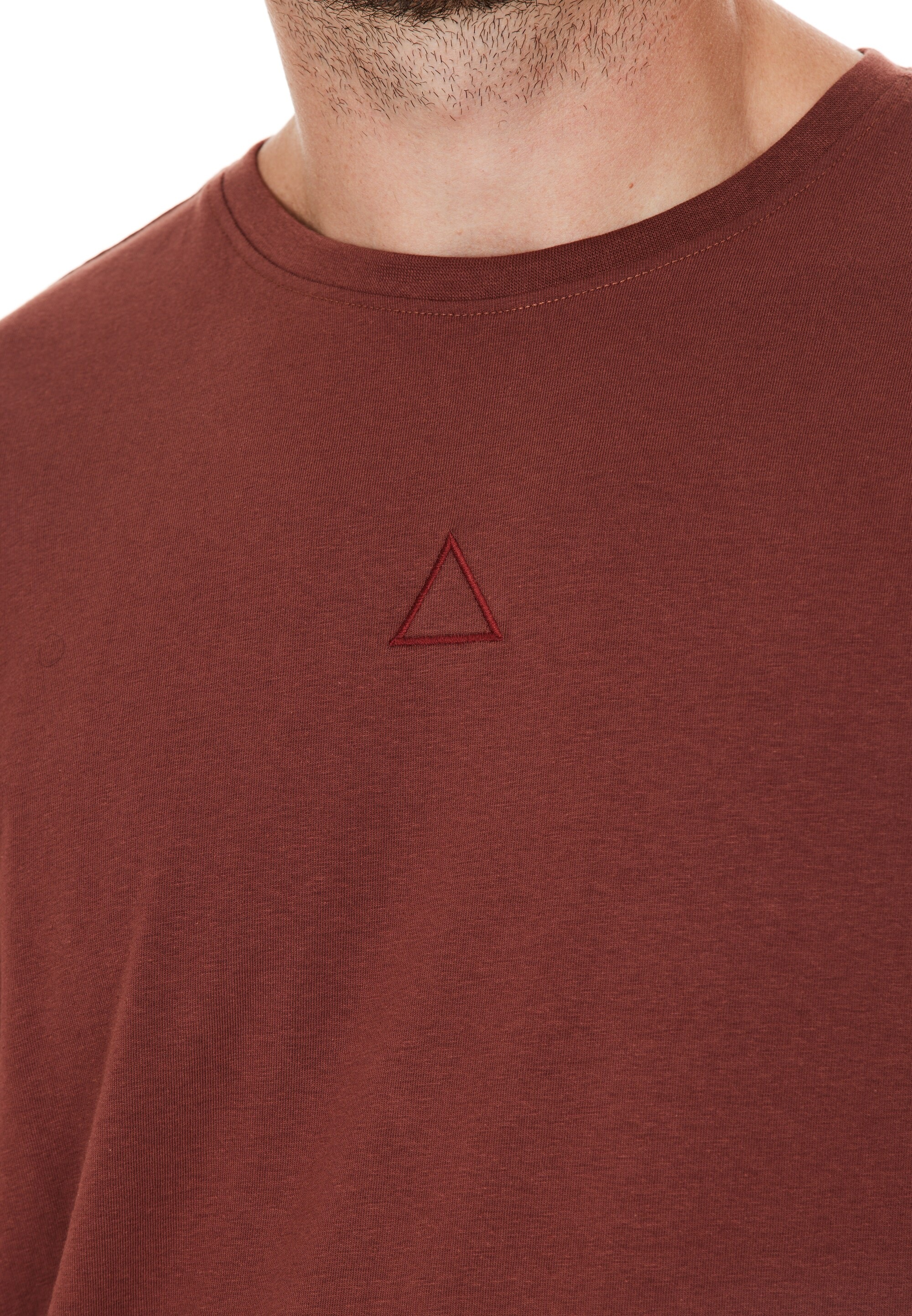 SOS T-Shirt »Kobla«, (1 tlg.), mit aufgesticktem Markenlogo auf der Front