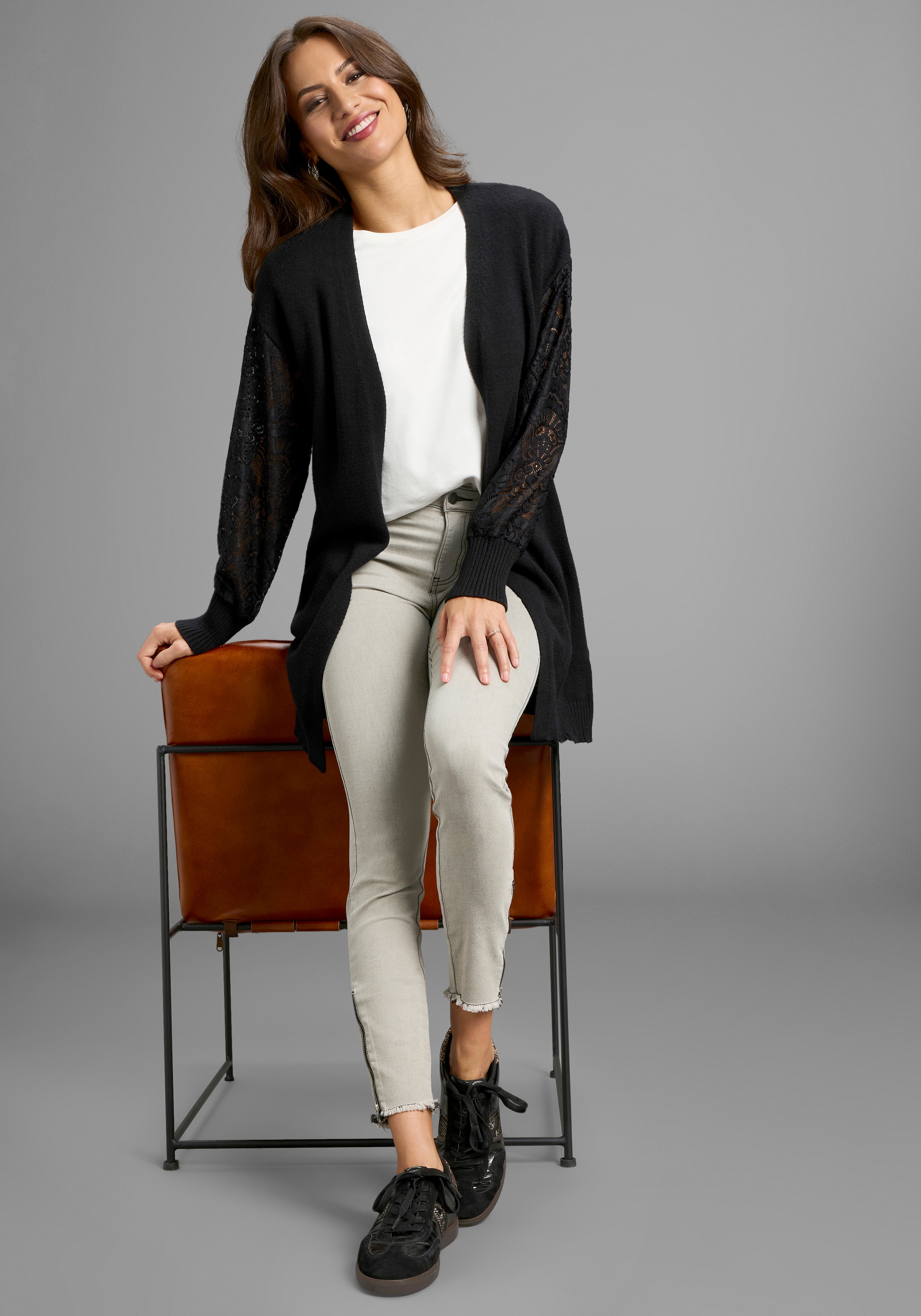 Laura Scott Strickjacke , kuscheliger Winterstrick mit femininen Spitzenärmeln - NEUE KOLLEKTION
