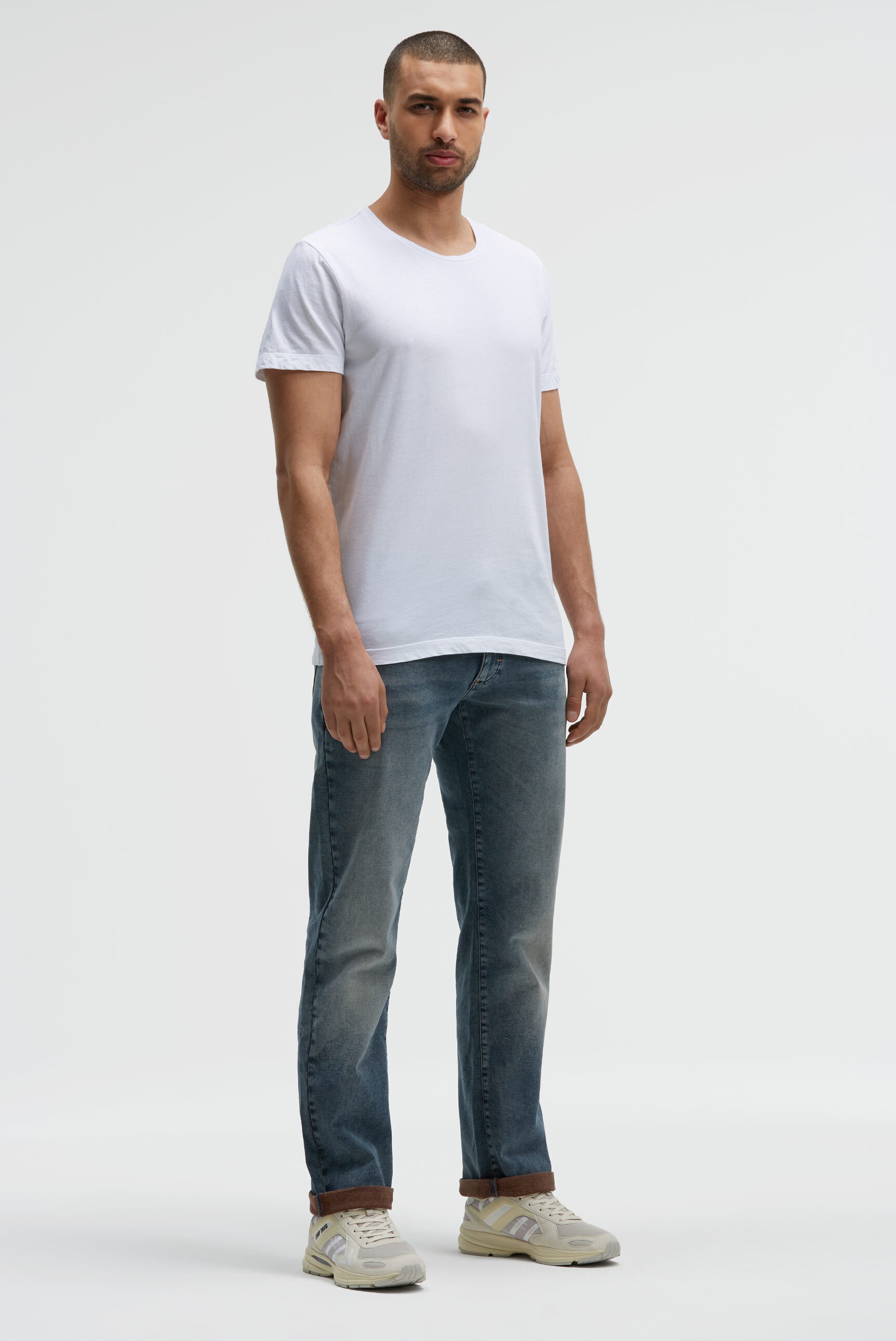 Comfort-fit-Jeans CAMP DAVID, Herren, Gr. 30, Länge 30, frozen lake jogg, Sweatware, Material: 98% Baumwolle, 2% Elasthan, Zusatz: Enthält nichttextile Teile tierischen Ursprungs (Badge), Abriebeffekte, comfort fit, Jeans, mit niedriger Leibhöhe 2