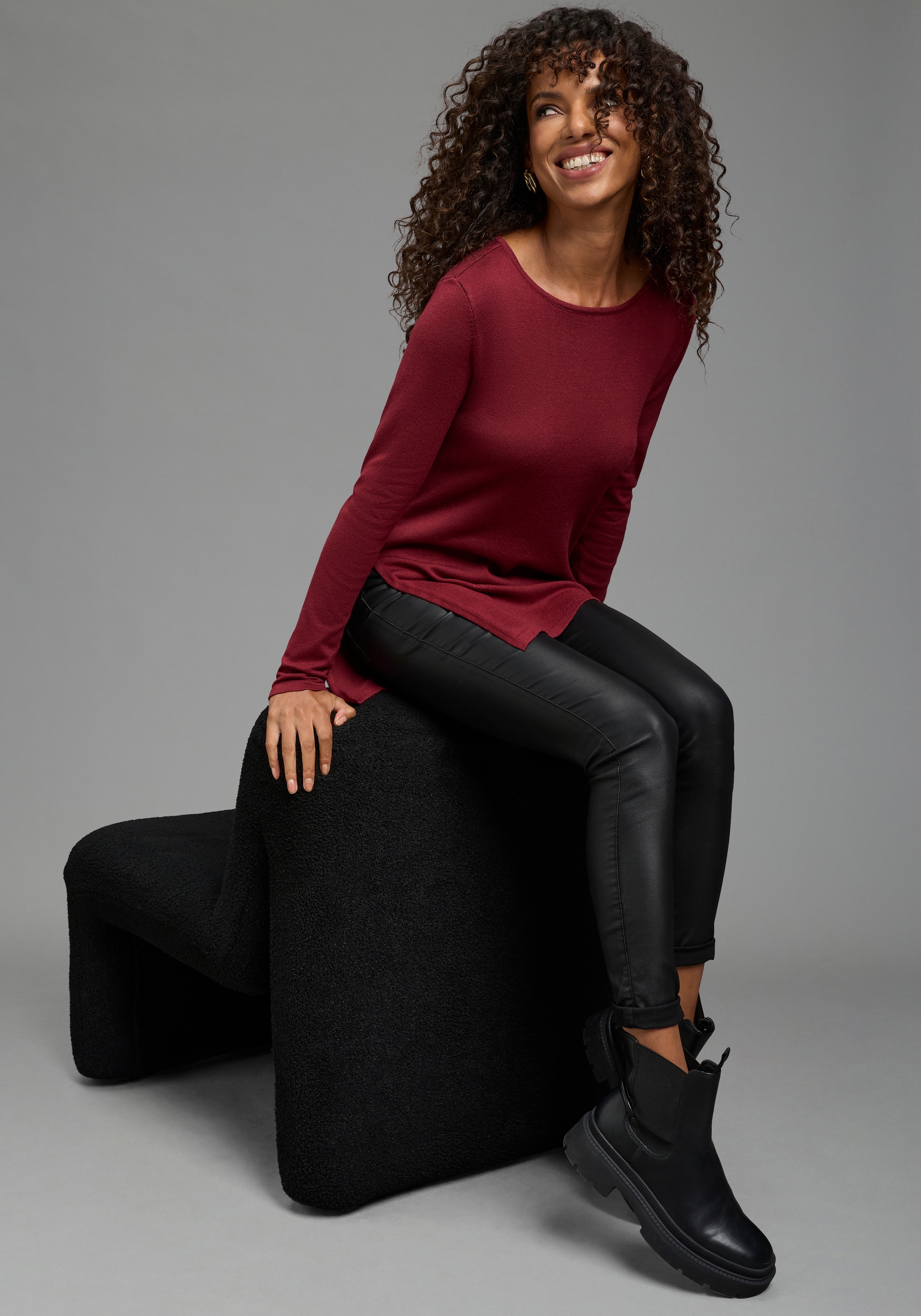Bruno Banani Strickpullover »mit asymmetrischem Saum und seitlichem Schlitz« Rundhalsausschnitt, hüftbedeckende Länge, figurbetonte Passform