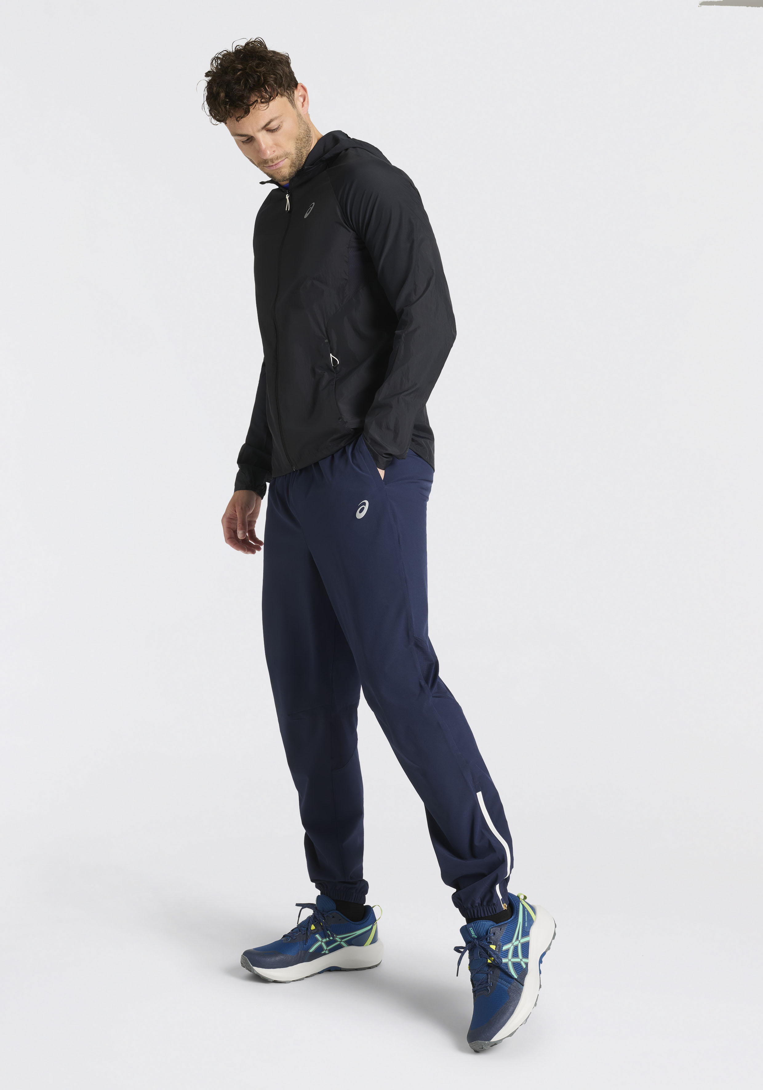 Asics Laufhose "ASICS CORE WOVEN PANT" Schnelltrocknend, Reflektierend, Smartphone-Fach