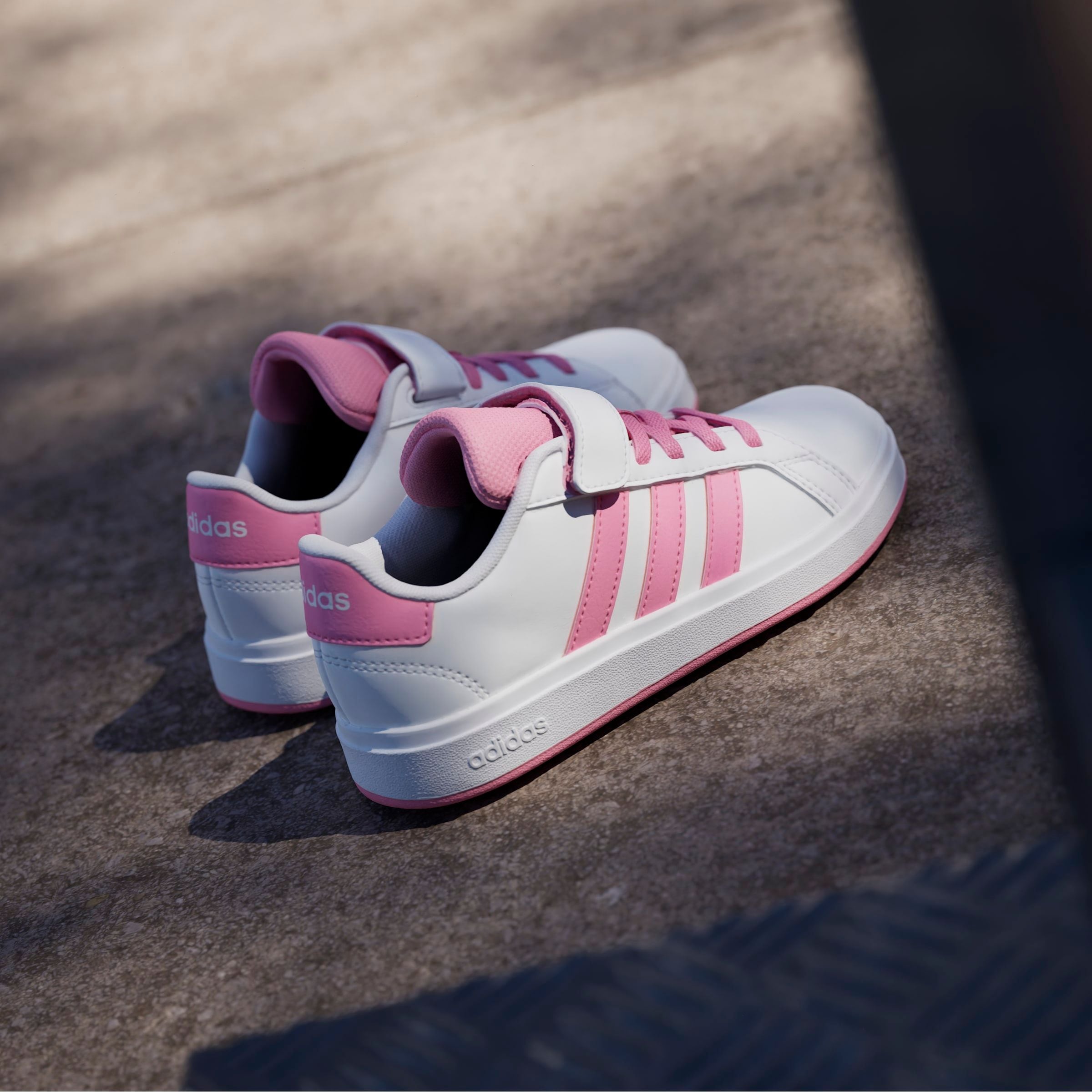 adidas Sportswear Sneaker »GRAND COURT 2.0 KIDS«, Design auf den Spuren des adidas Superstar