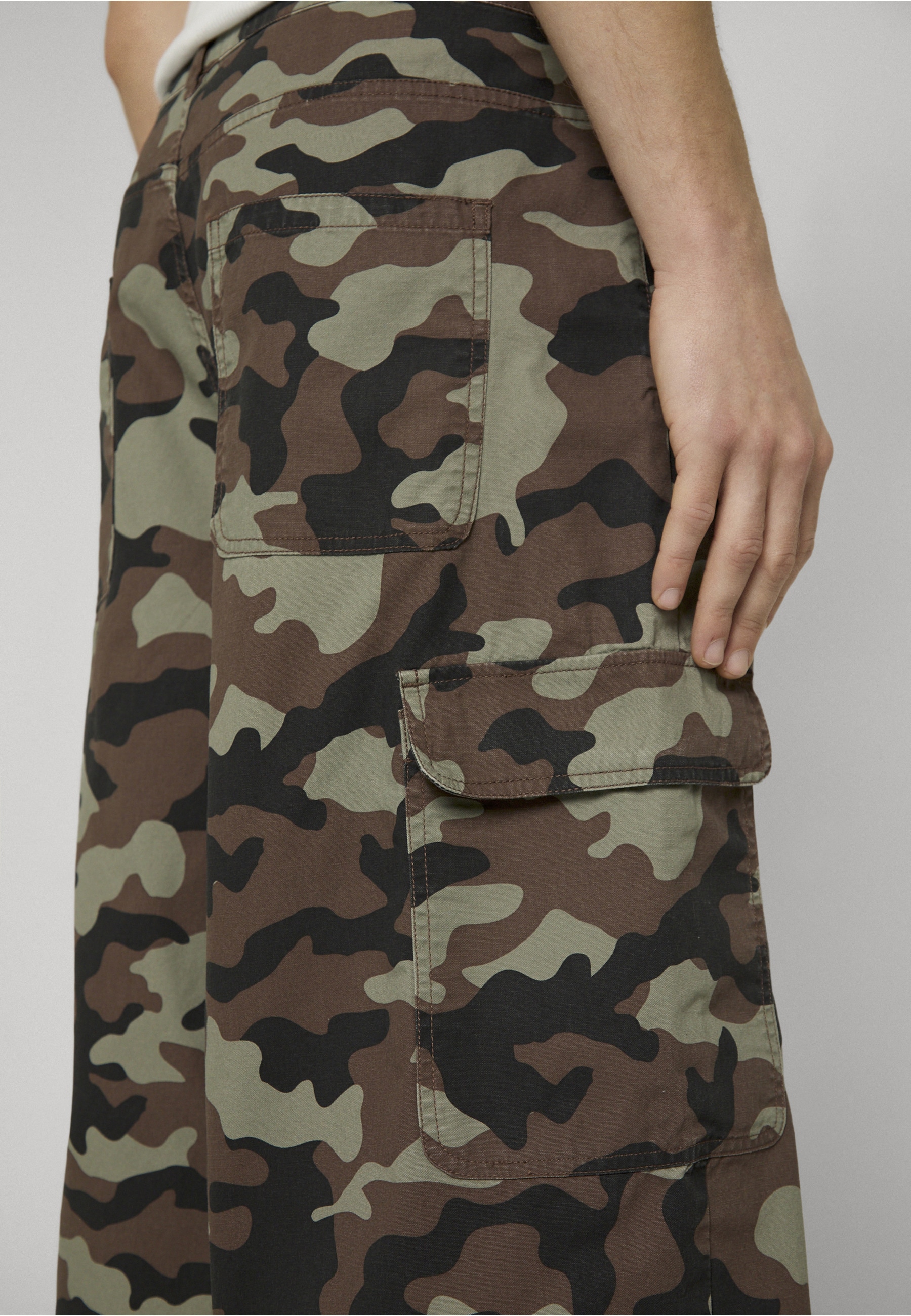 Karl Kani Cargoshorts »Karl Kani OG Camo Baggy Cargo Shorts«