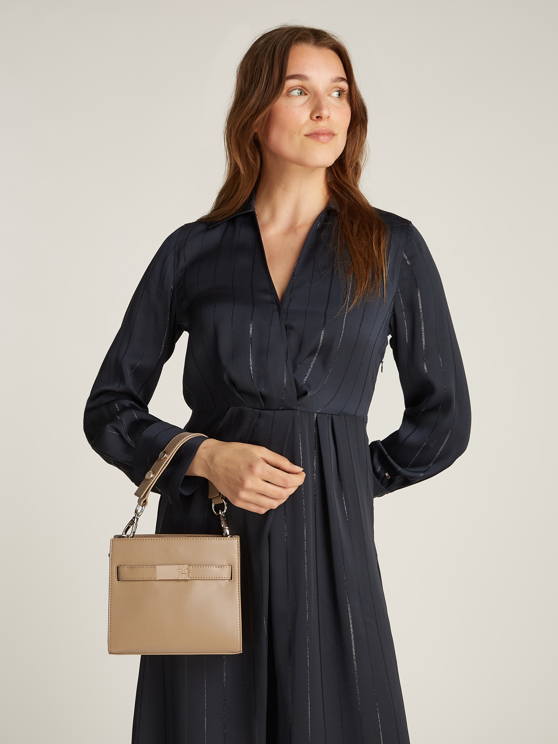 Tommy Hilfiger Schultertasche »TH HERITAGE MINI SATCHEL«, Damen Abendtasche, Henkeltasche Schultertasche mit Verzierungen