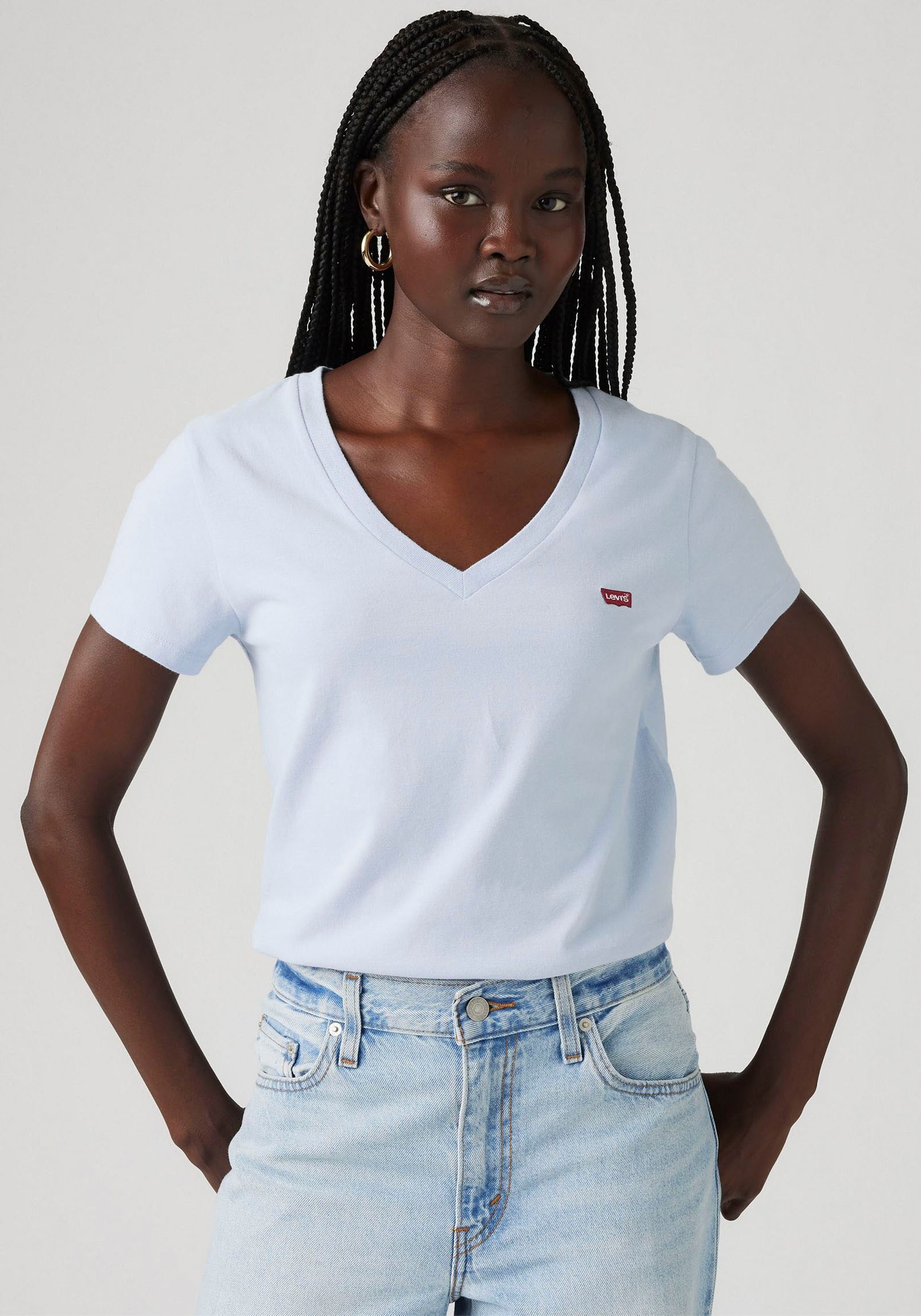 Levis V-Shirt "Perfect Tee", mit kleinem Batwing- Logo günstig online kaufen