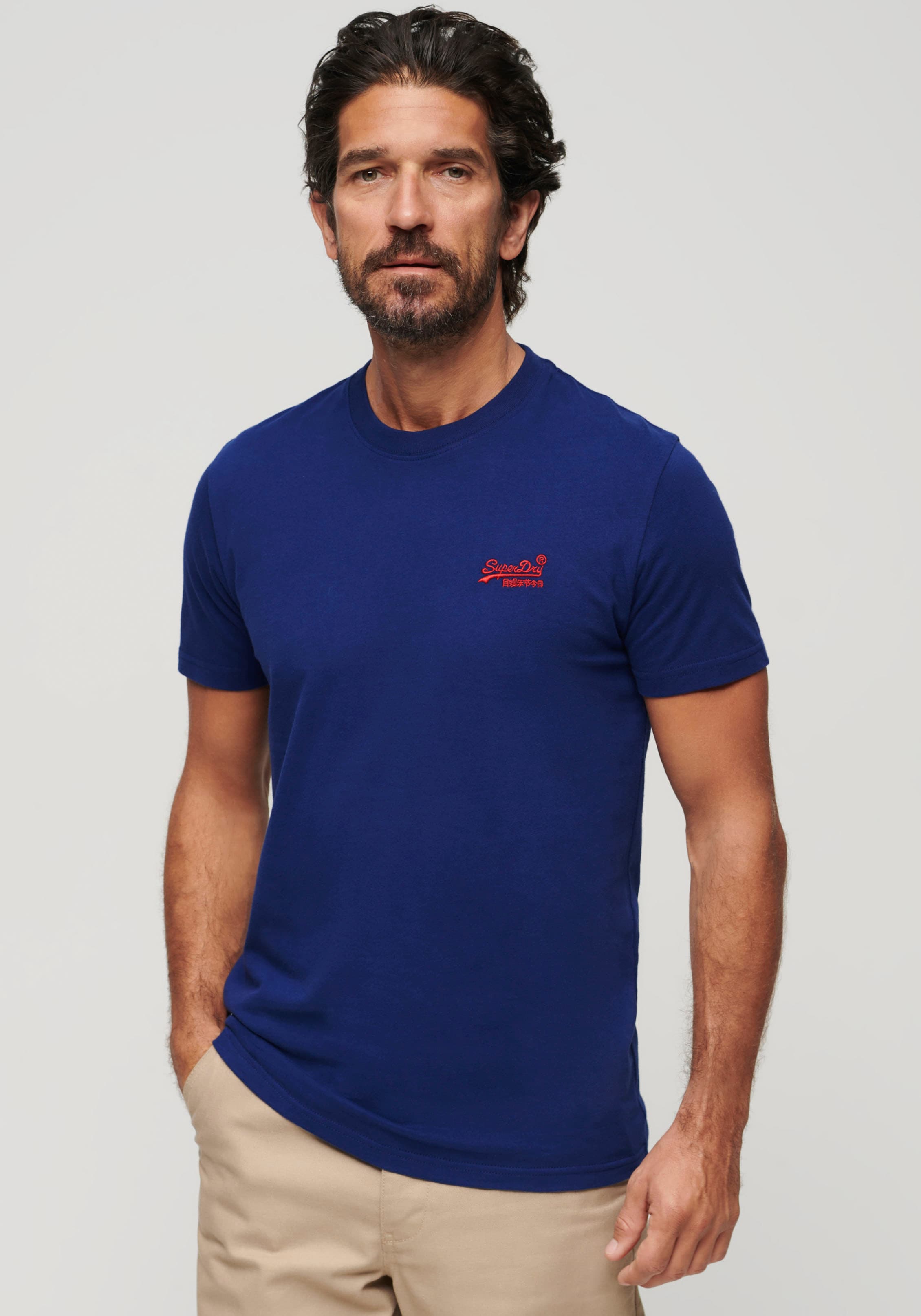 Superdry "ESSENTIAL LOGO EMB TEE" aus Baumwolle und Single Jersey, Slim Fit, Kurzarm, hüftlang
