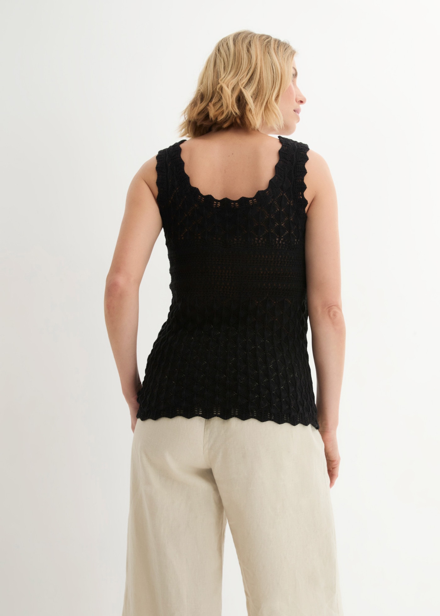 bonprix Stricktop aus Baumwollmix, figurumspielende Passform, ärmellos, ohne Kragen