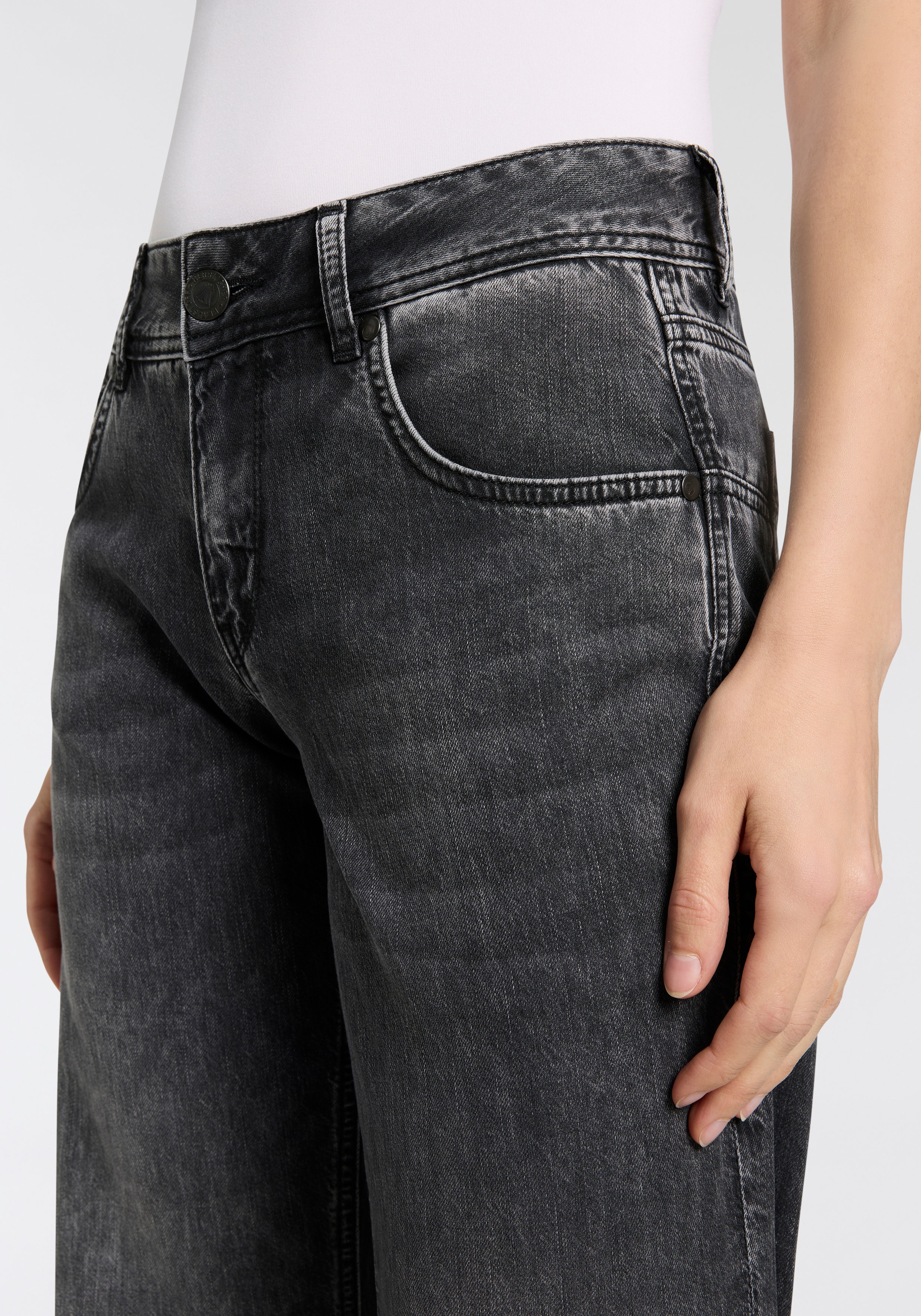 Thumbnail - Herrlicher 5-Pocket-Jeans "Edna Denim Black" mit ausgestelltem Bein