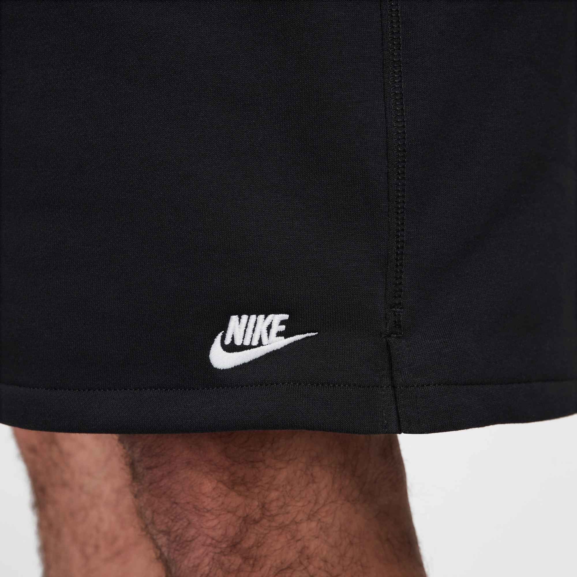 Nike Sportswear Shorts »Nike Club Men's French Terry Flow Shorts«  sportliche Passform, für vielseitige Aktivitäten, mit Logostickerei