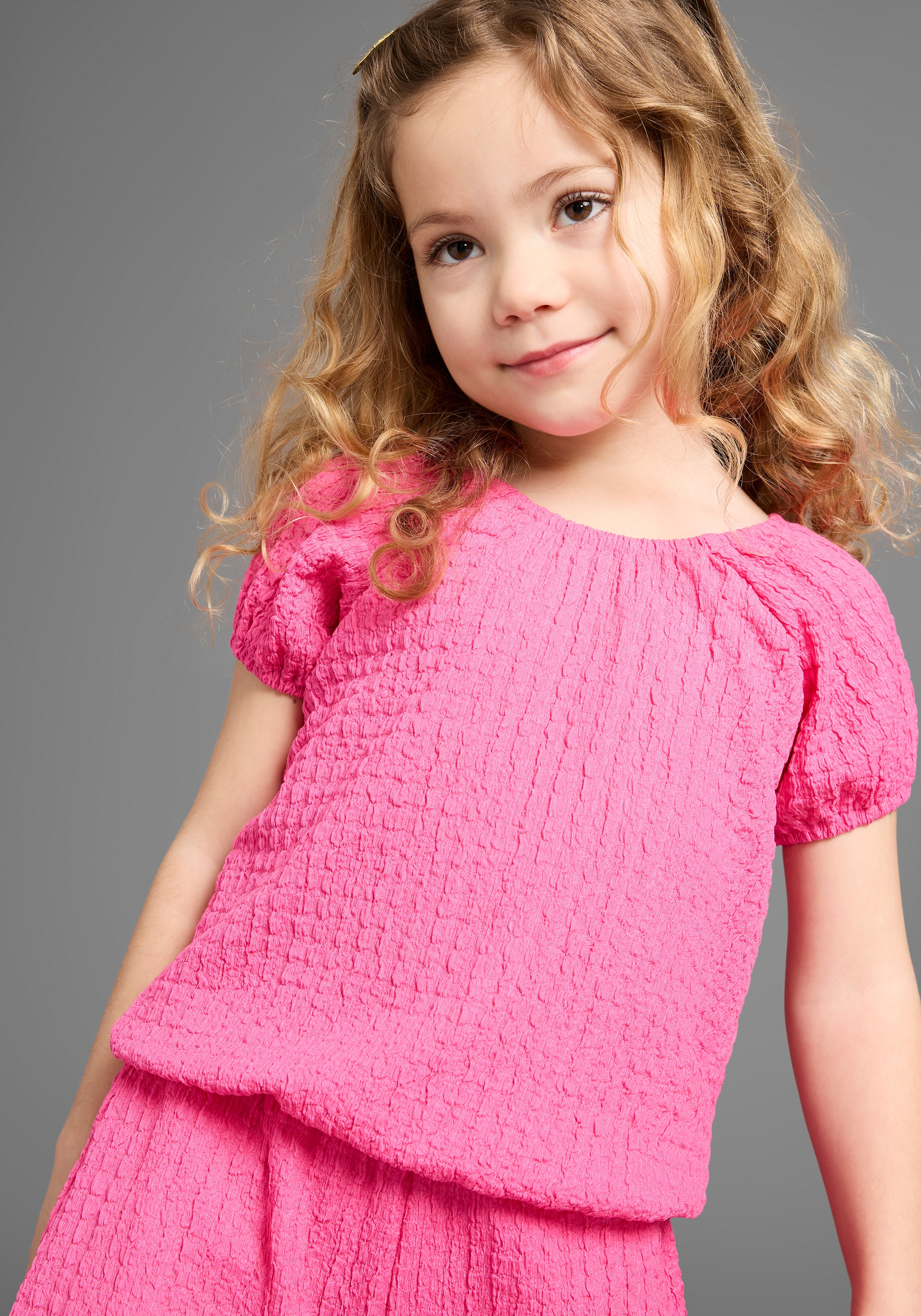 Thumbnail - KIDSWORLD Shirt & Hose "Set: Carmen-Top + Hose" Set, 2, 2 Stk. Ganzes Outfit: Shirt mit Raglanärmeln und Hose