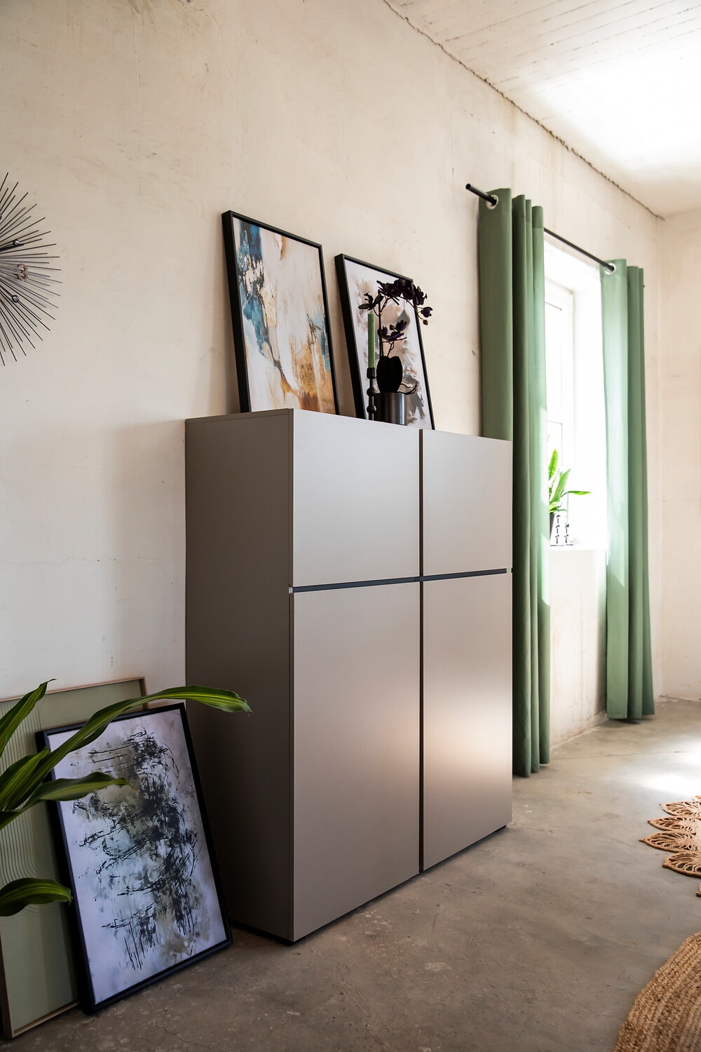 INOSIGN Highboard »Cross, moderne grifflose Hochkommode mit 4 Türen,Türkommode«, Hochschrank, Höhe 139 cm mit viel Stauraum, Einlegeböden verstellbar