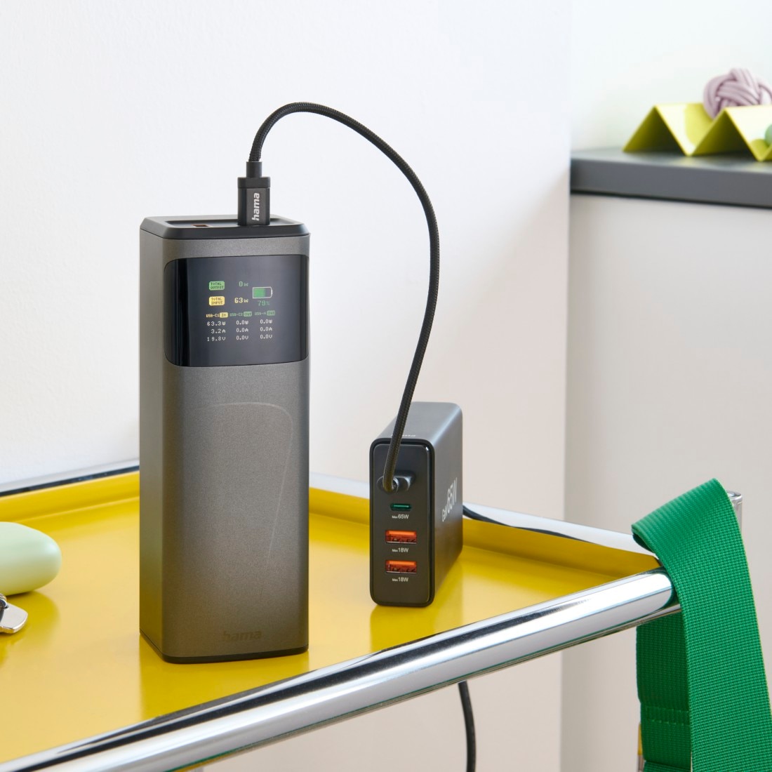 Hama Powerbank »Powerbank (200 W, 24000 mAh, 2x USB-C, 1x USB-A, Schnellladen)« 3.900 mAh