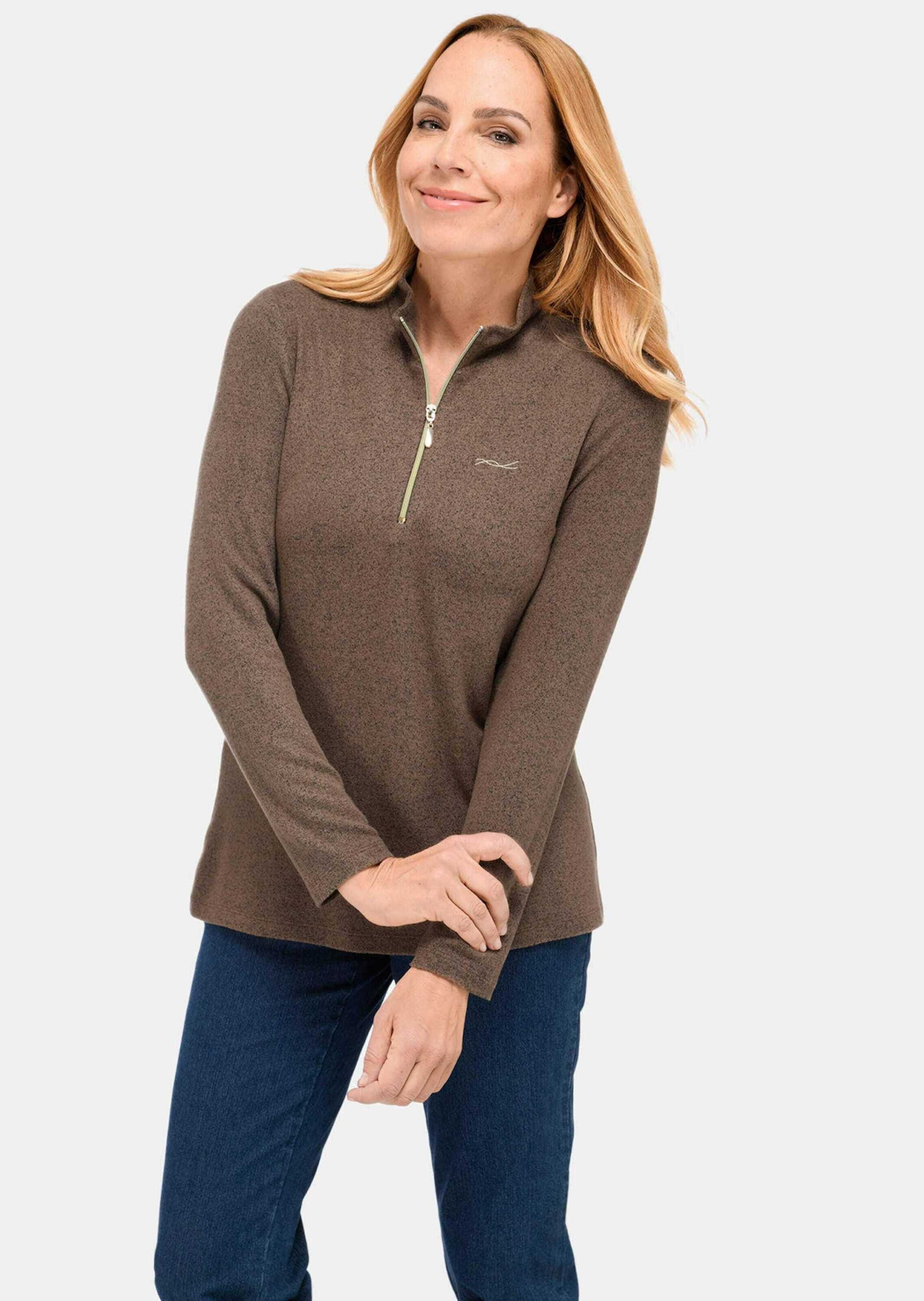 GOLDNER Strickpullover »Kurzgröße Flauschiges Stehbundshirt mit Reißverschluss und glänzendem, gesticktem Logo«