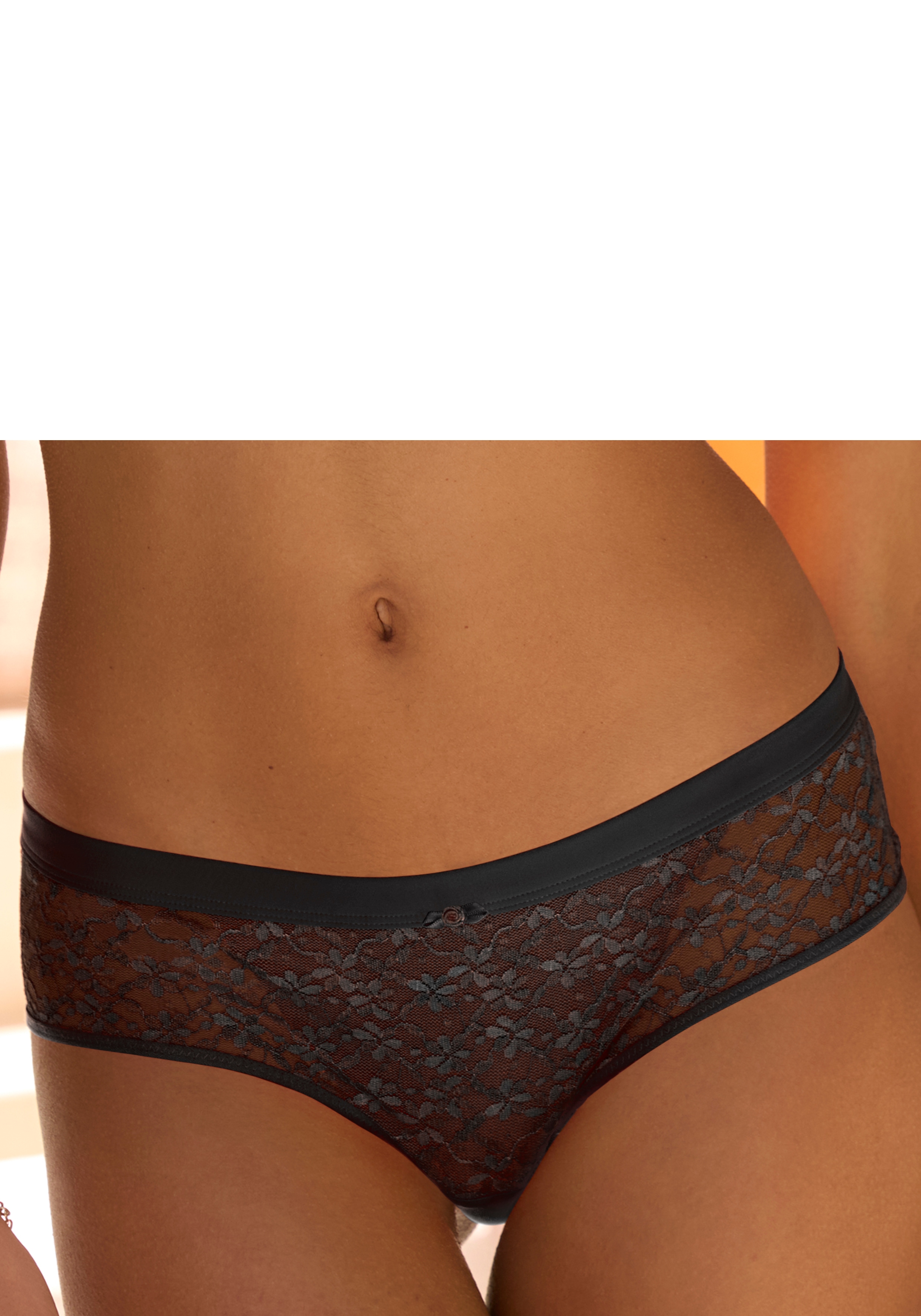 Vivance Stringpanty "Julia" aus zarter Spitze in blumiger Optik mit hübschem Zierdetail, Dessous