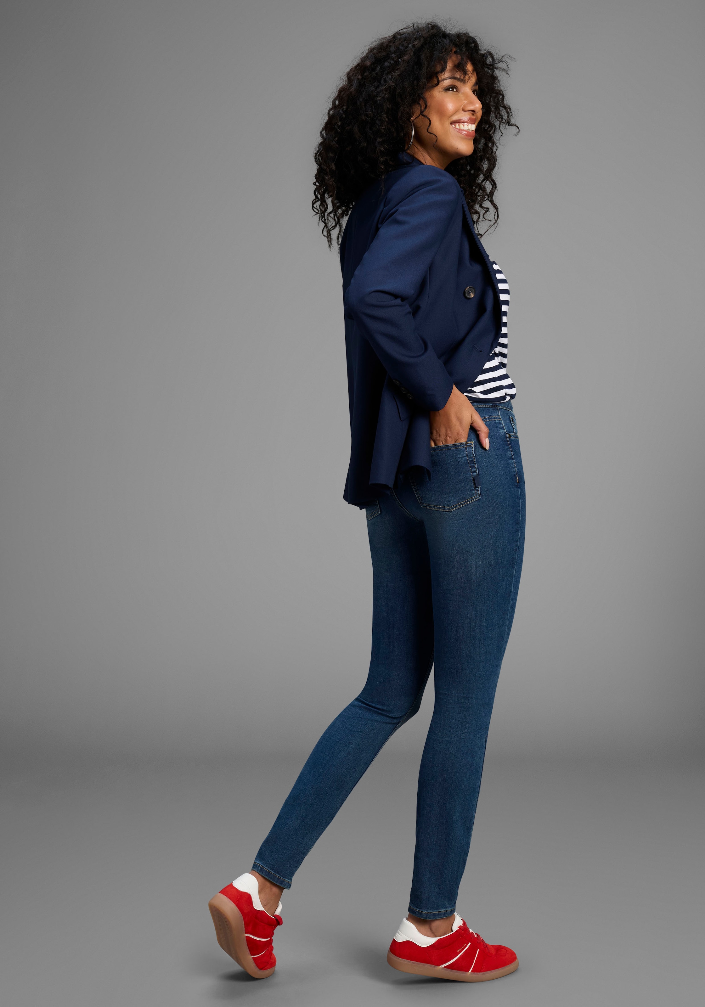Arizona Slim-fit-Jeans »Shaping«, enge Passform, Röhrenjeans, Used-Look-Waschung, hohe Leibhöhe