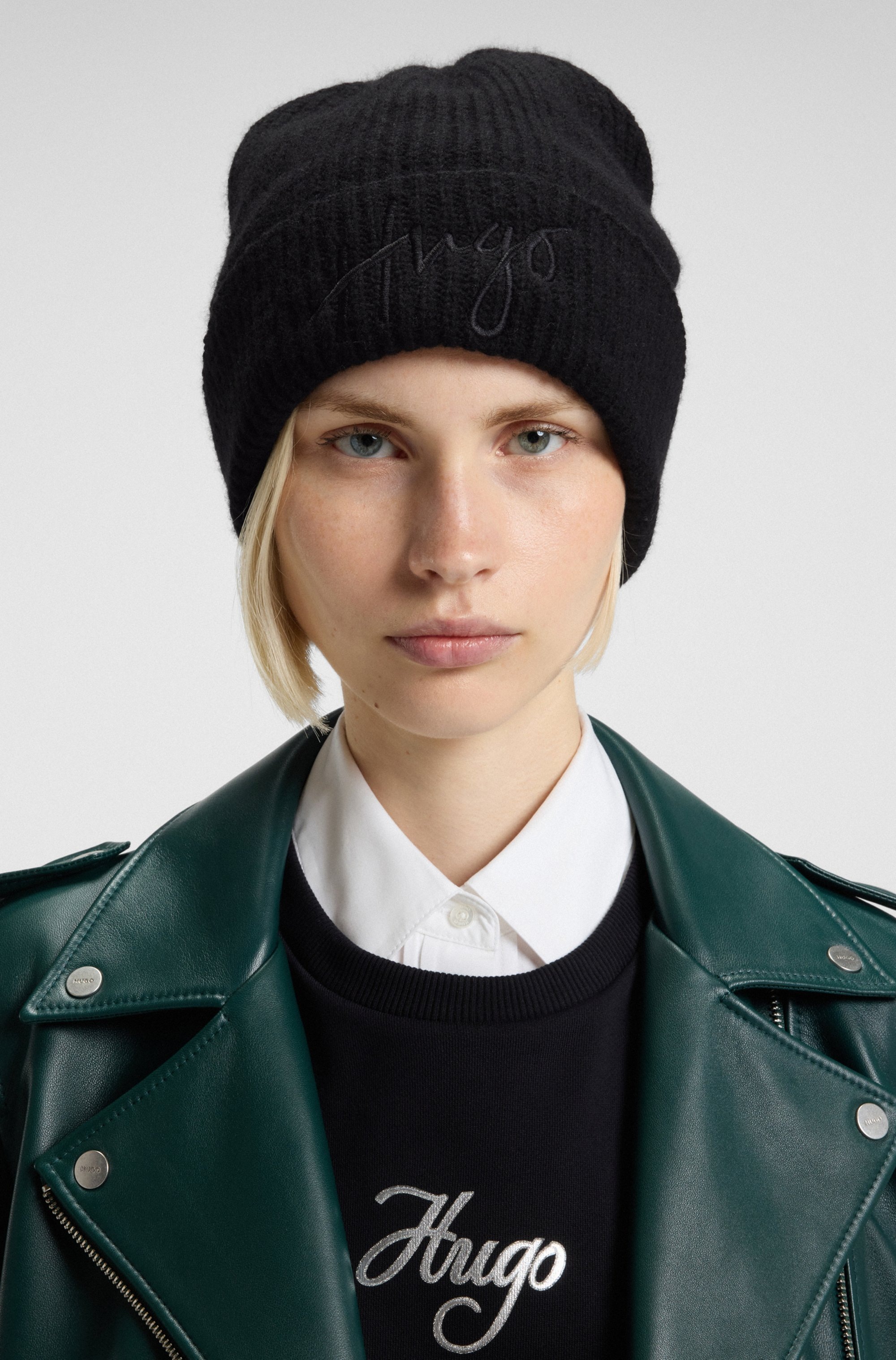 HUGO Beanie "Socialy Hat", mit Logostickerei günstig online kaufen