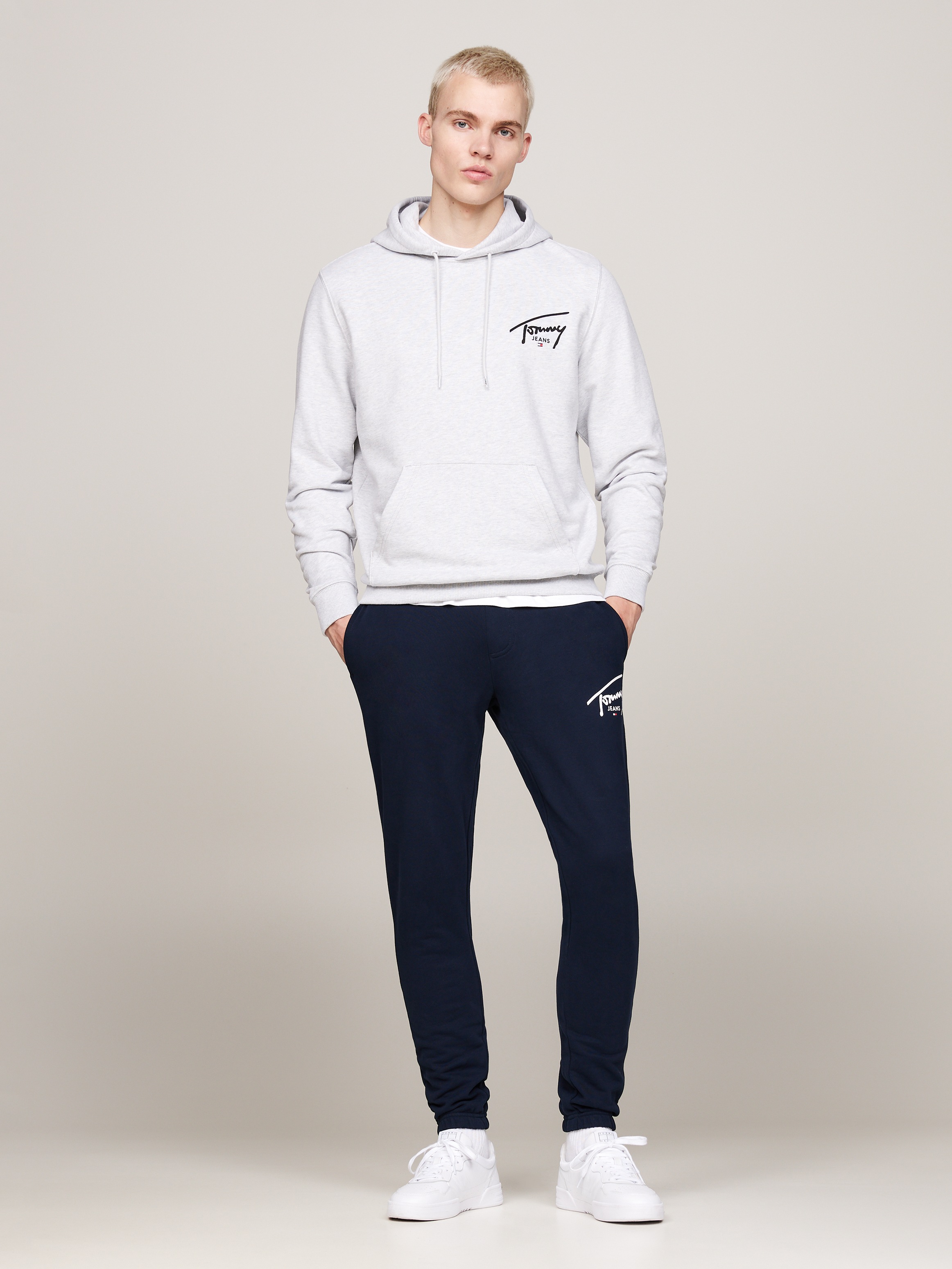 Tommy Jeans Jogginghose "TJM SLIM ENTRY GRAPHIC SWEATPANT", mit Logoschrift günstig online kaufen