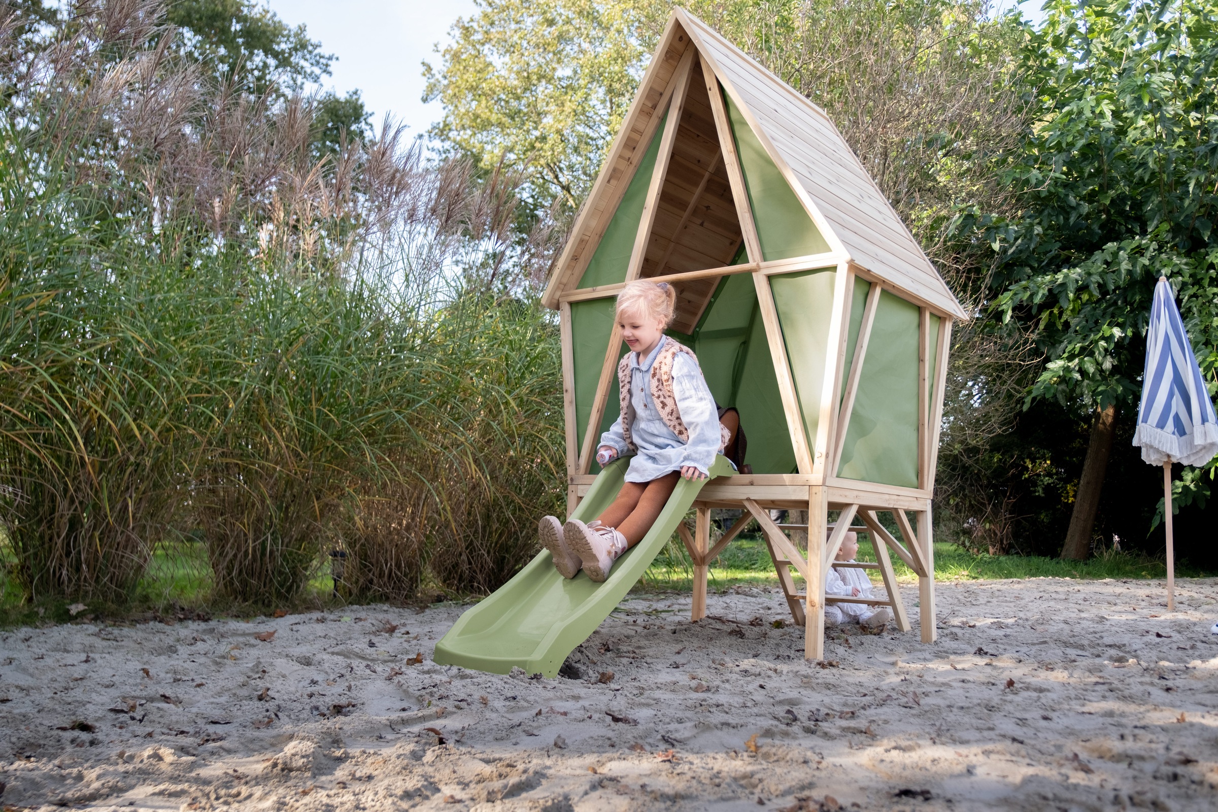 EXIT Spielhaus »Yuki 350 m.Rutsche+Küche« Dieses Produkt besteht aus FSC®-zertifiziertem Material.