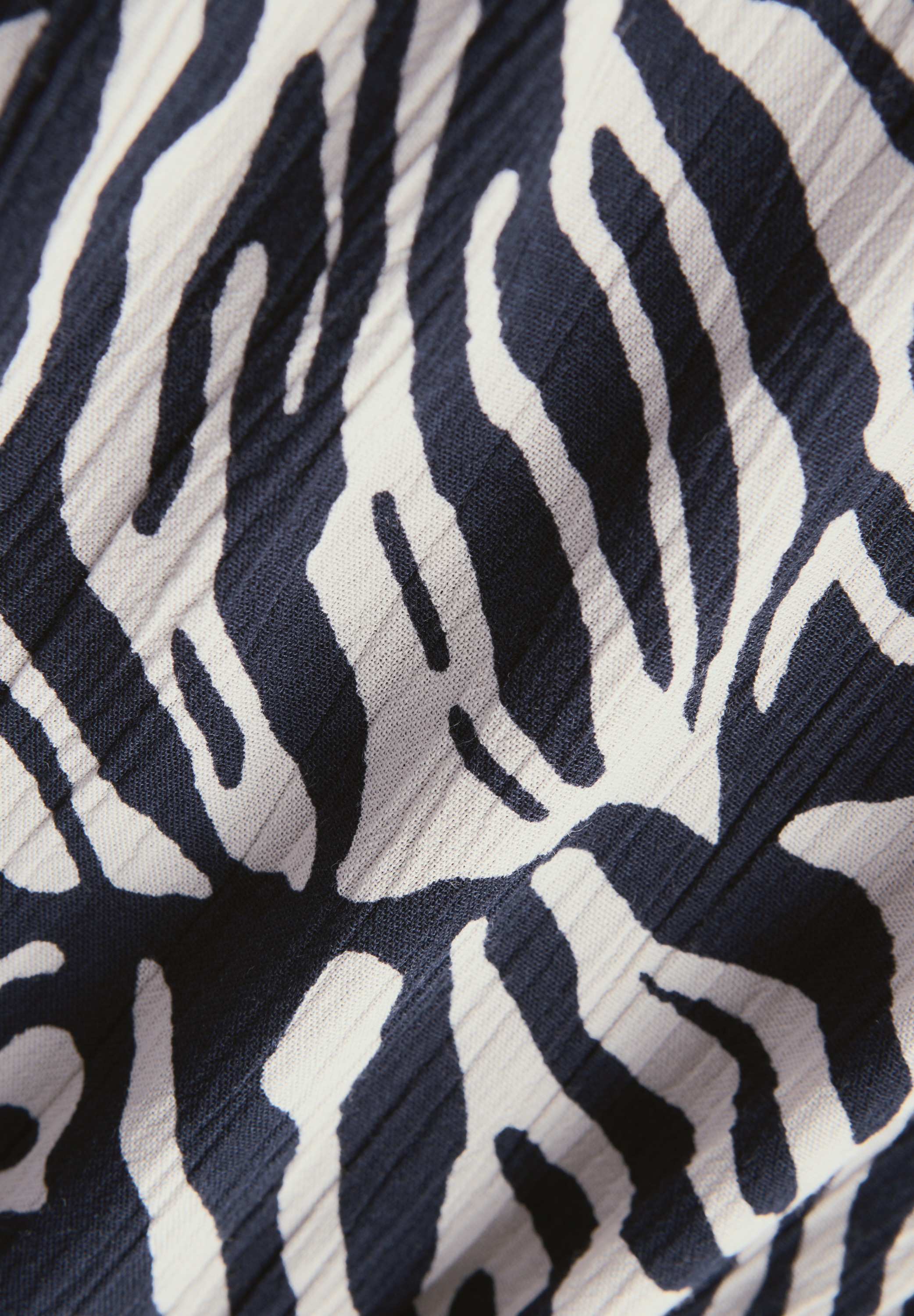 Tunikakleid STREET ONE, Damen, Gr. 46, EURO-Größen, blau (tiefblau), Stoff, 100% Viskose, bedruckt, normal knielang, V-Ausschnitt, Bündchen, Kleider, mit allover Print 3