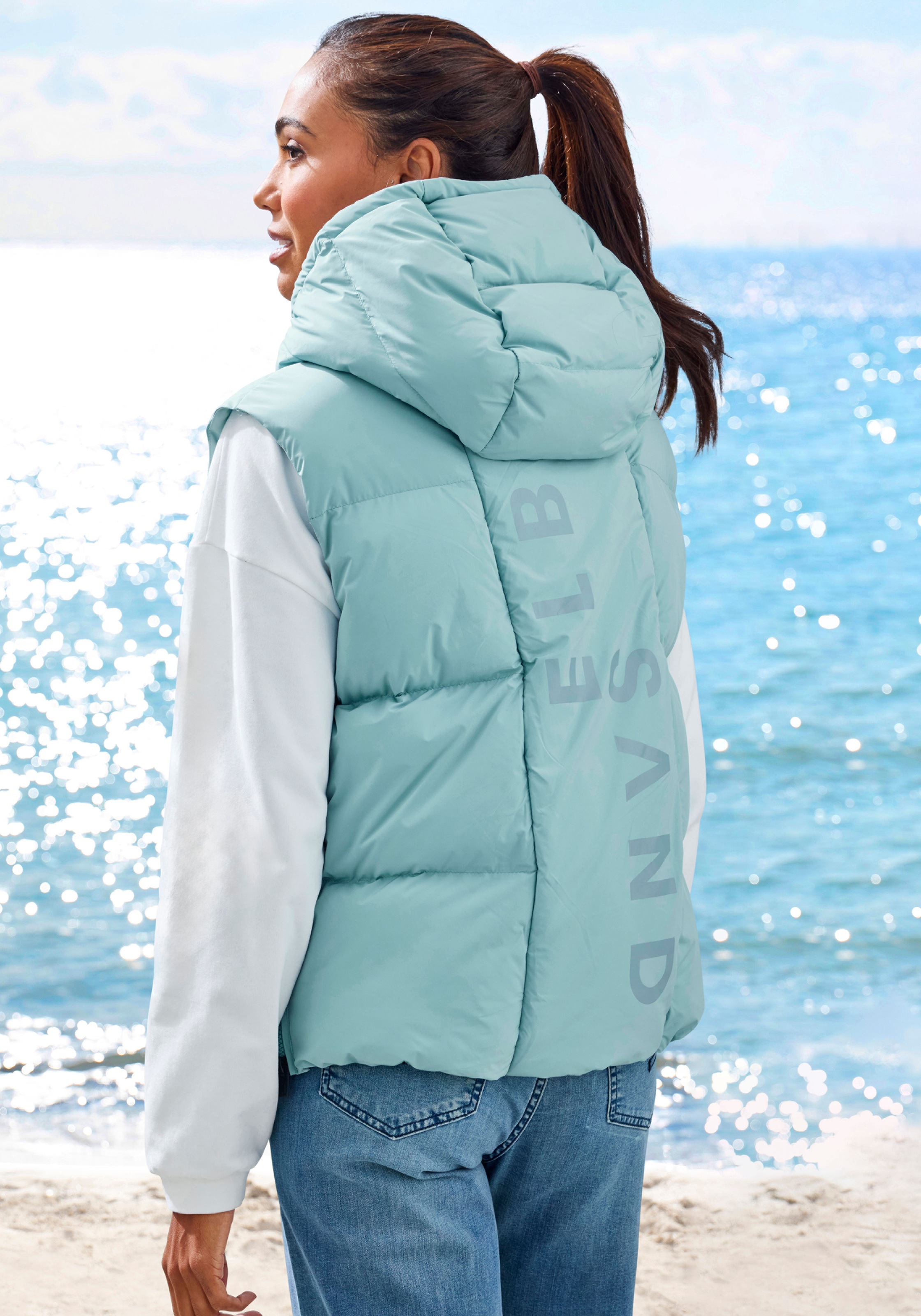 Thumbnail - Elbsand Steppweste mit großem Logoprint auf dem Rücken