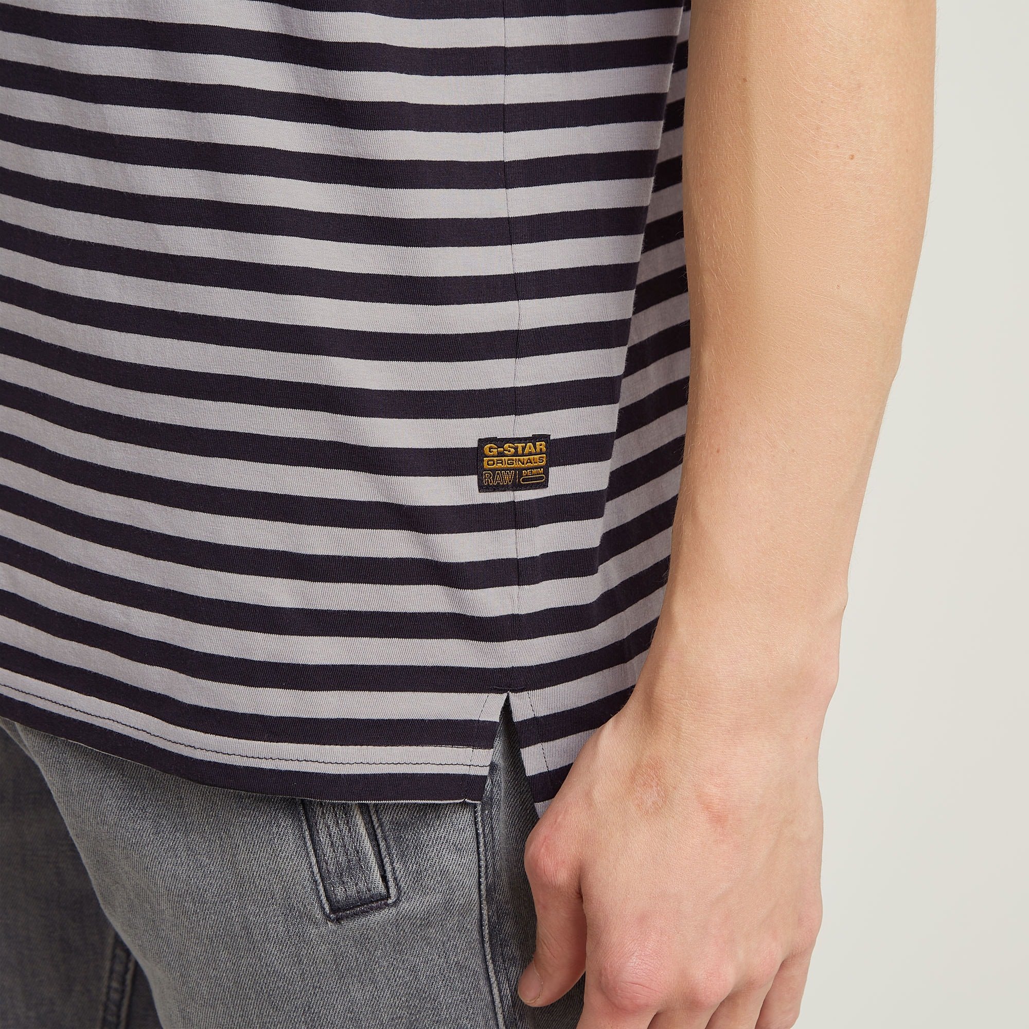 G-STAR T-Shirt »Nifous Stripe«, mit geripptem Einsatz vorne