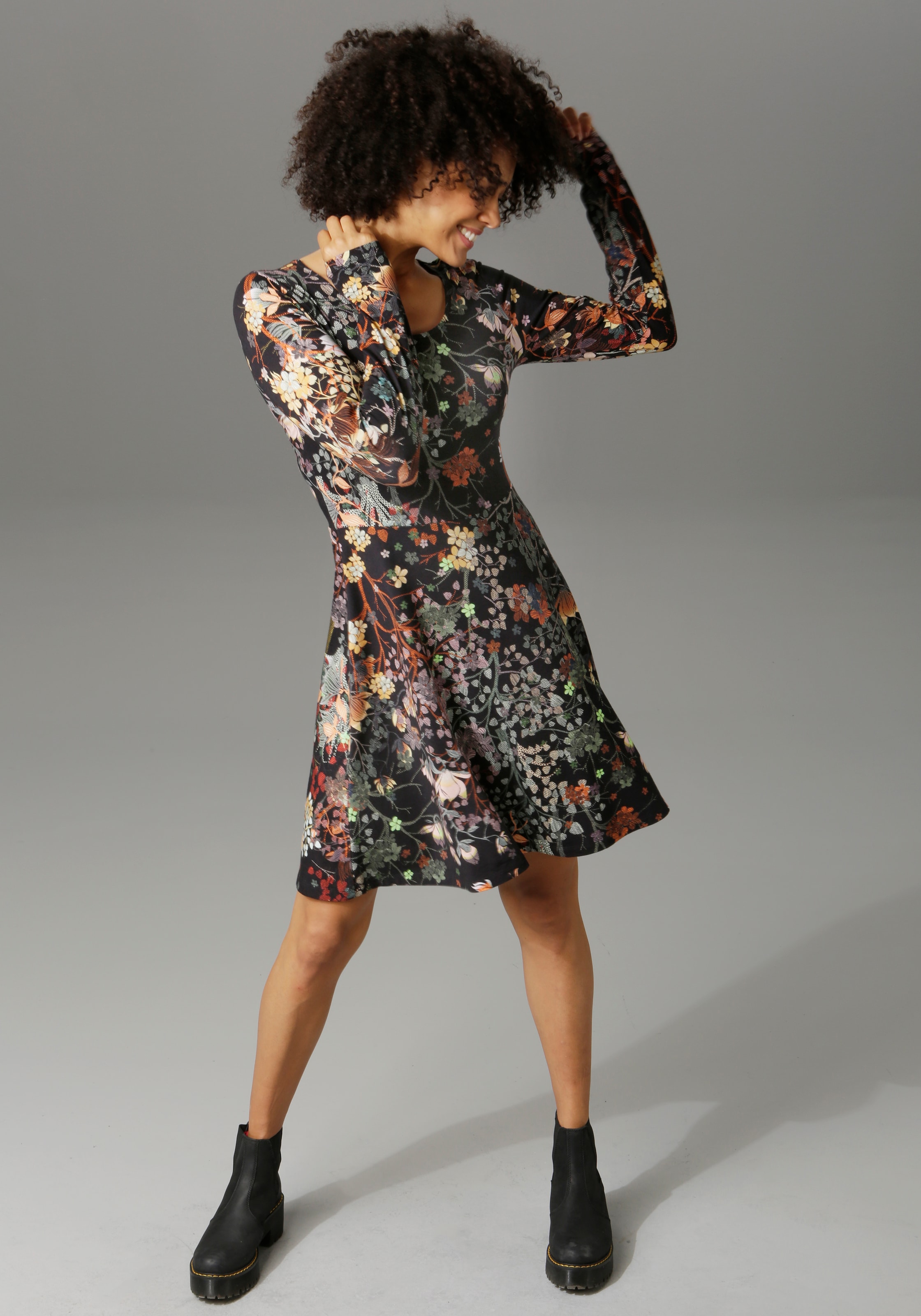 oder online Aniston Schwarz Jerseykleid, in mit bestellen CASUAL uni | Blumendruck BAUR
