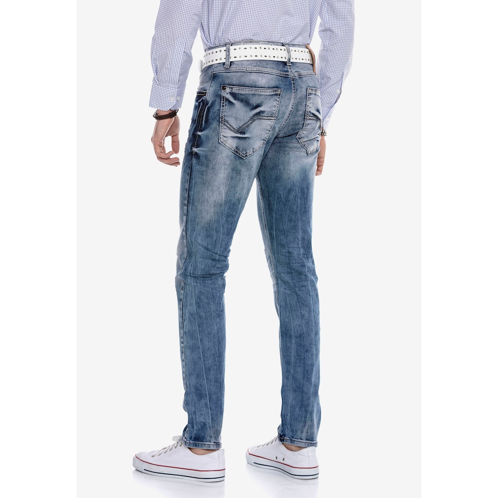 Cipo & Baxx Slim-fit-Jeans, im Slim-Fit Schnitt