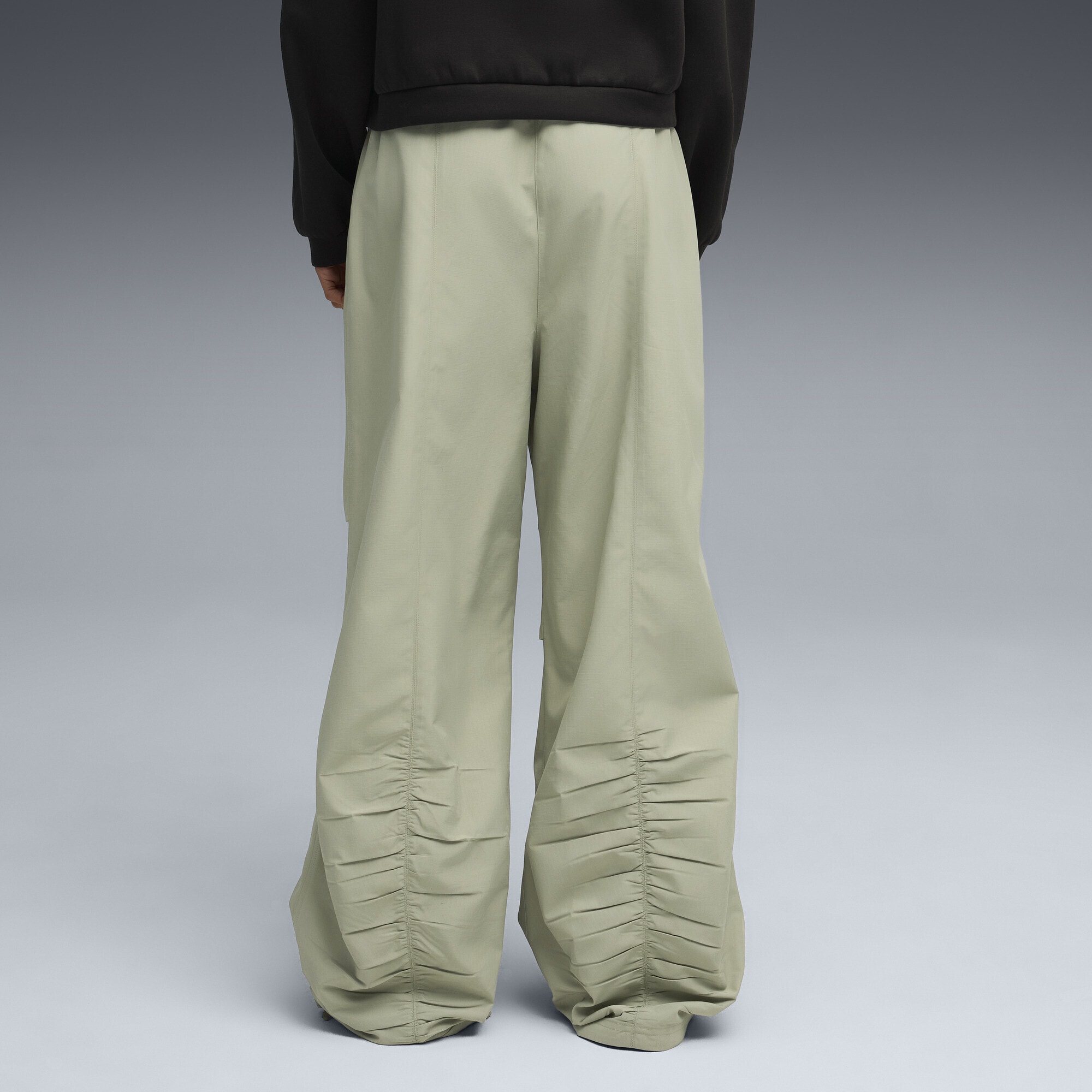 PUMA Sporthose »Wardrobe Essentials Gewebte Parachute-Hose Damen«