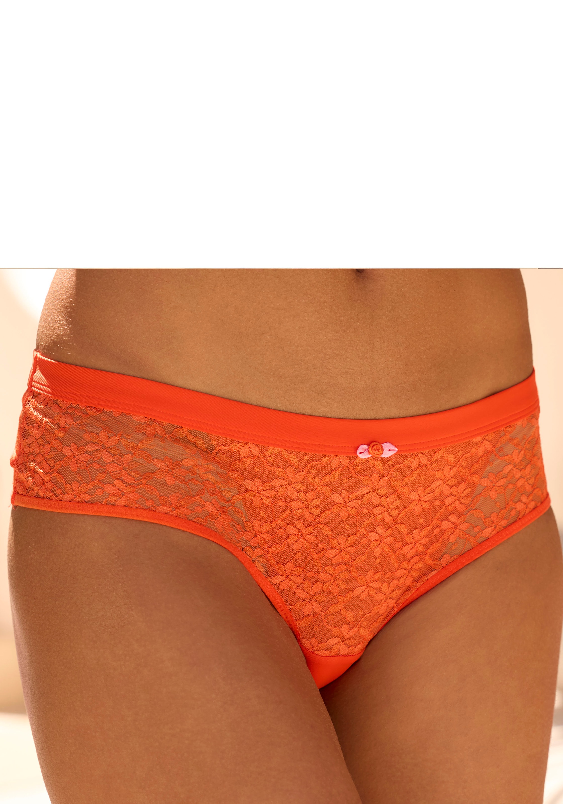Vivance Stringpanty, aus zarter Spitze in blumiger Optik mit hübschem Zierdetail, Dessous