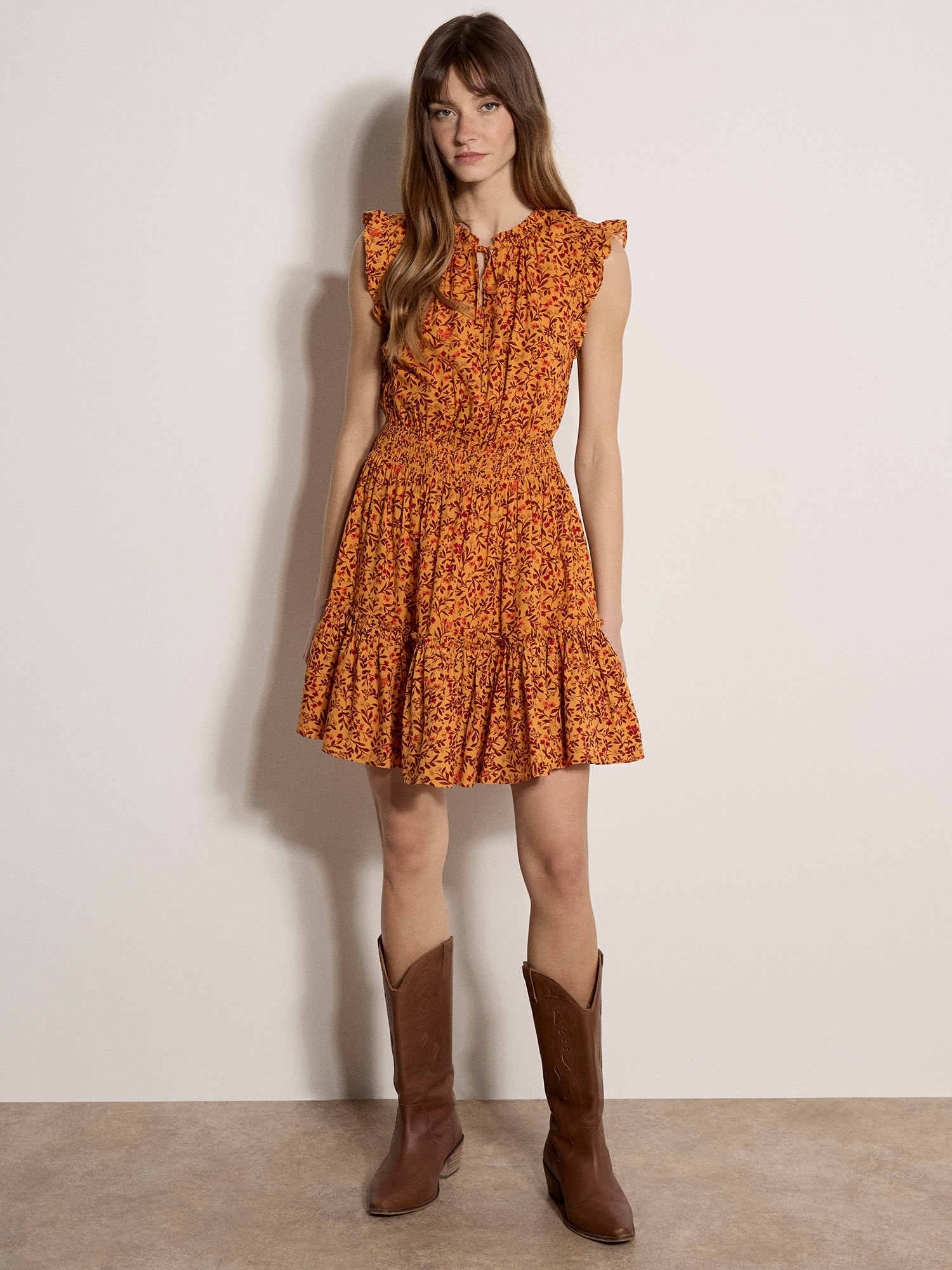 Apricot Minikleid "Mini-Kleid mit Rüschen und zierlichem Blumenmuster" mit Bindeband, mit Bindeband