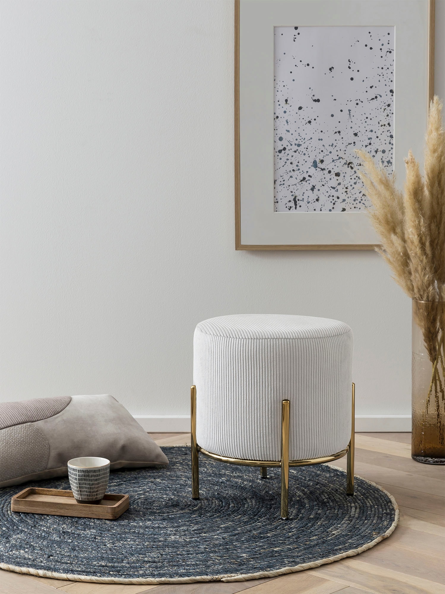 SalesFever Polsterhocker »Komfortabler Polsterhocker« mit Design-Gestell aus goldfarbenem Metall