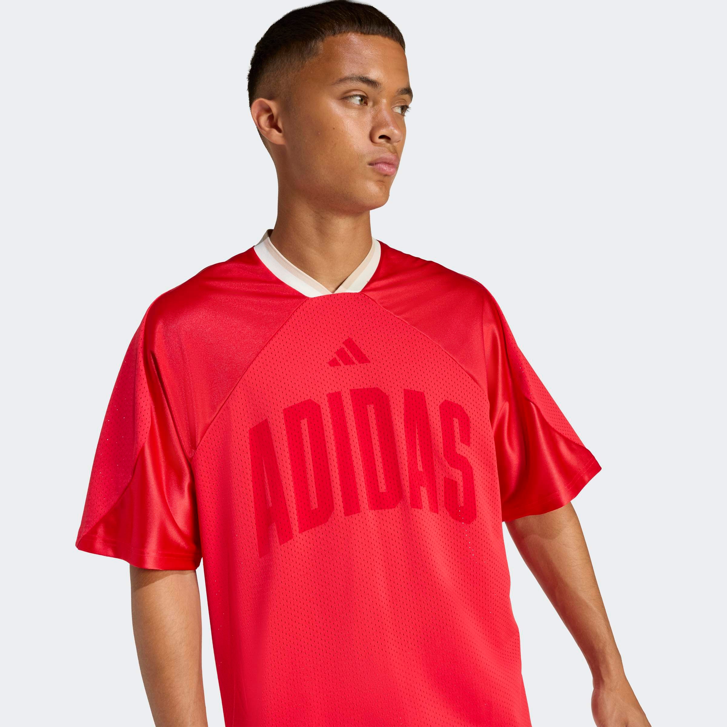 adidas Sportswear T-Shirt »STADIUM GRAPHIC MESH« lockerer Schnitt, mit V-Ausschnitt, mit auffälliger Grafik