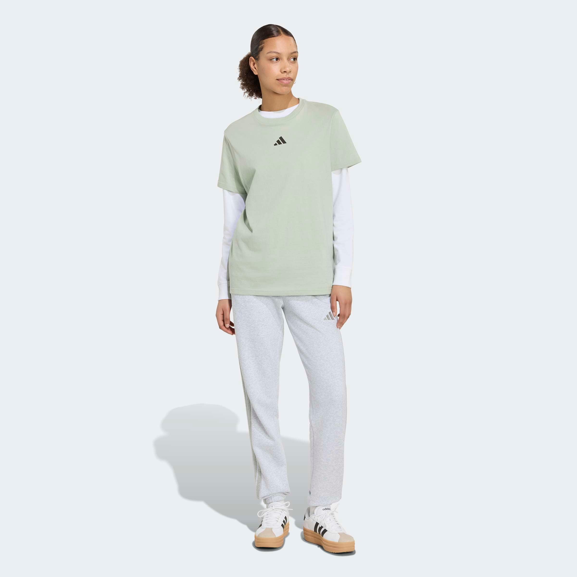 adidas Sportswear T-Shirt »CAMO LOOSE GRAPHIC« mit sportlichem Stil, ohne Verschluss, aus Baumwolle