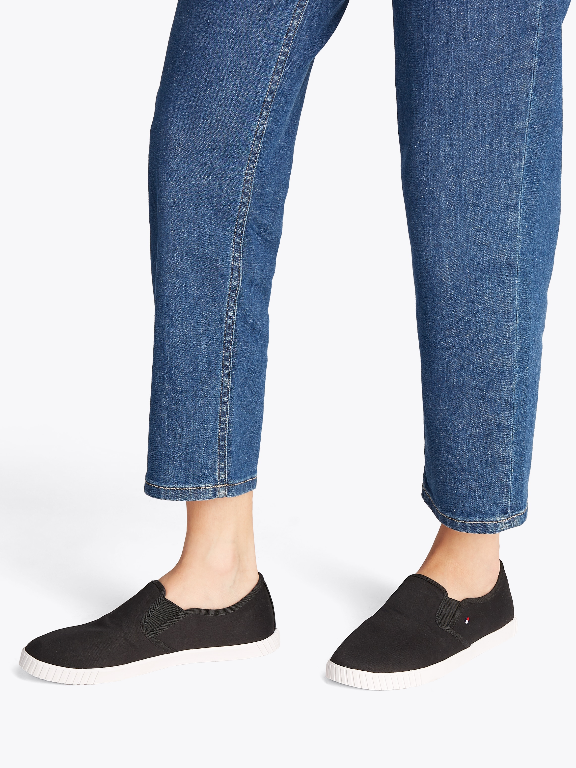 Tommy Hilfiger Slip-On Sneaker »CANVAS SLIP-ON SNEAKER«, Freizeitschuh, Schlüpfschuh, Slipper, Halbschuh, Flaggen-Stickerei