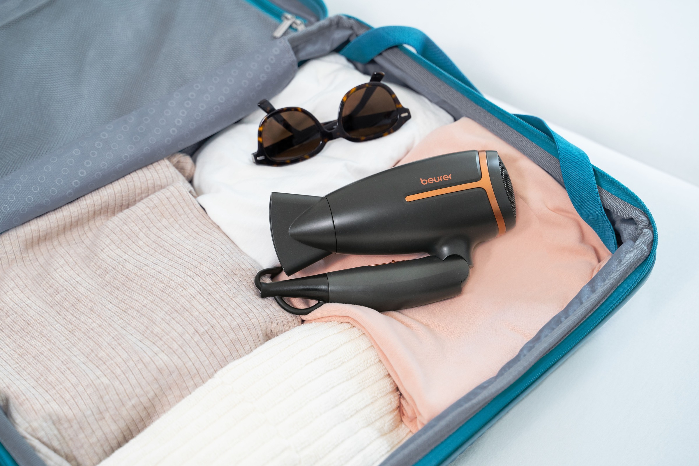 BEURER Reisehaartrockner »HC 25, klappbarer Reiseföhn mit Ionen-Technologie«, 1600 W, Spannungsumschaltung: 100-240 Volt, zur weltweiten Nutzung geeignet