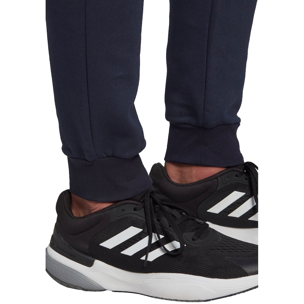 adidas Sportswear Sporthose »ESSENTIALS FLEECE REGULAR TAPERED CARGOHOSE«, (1 tlg.)