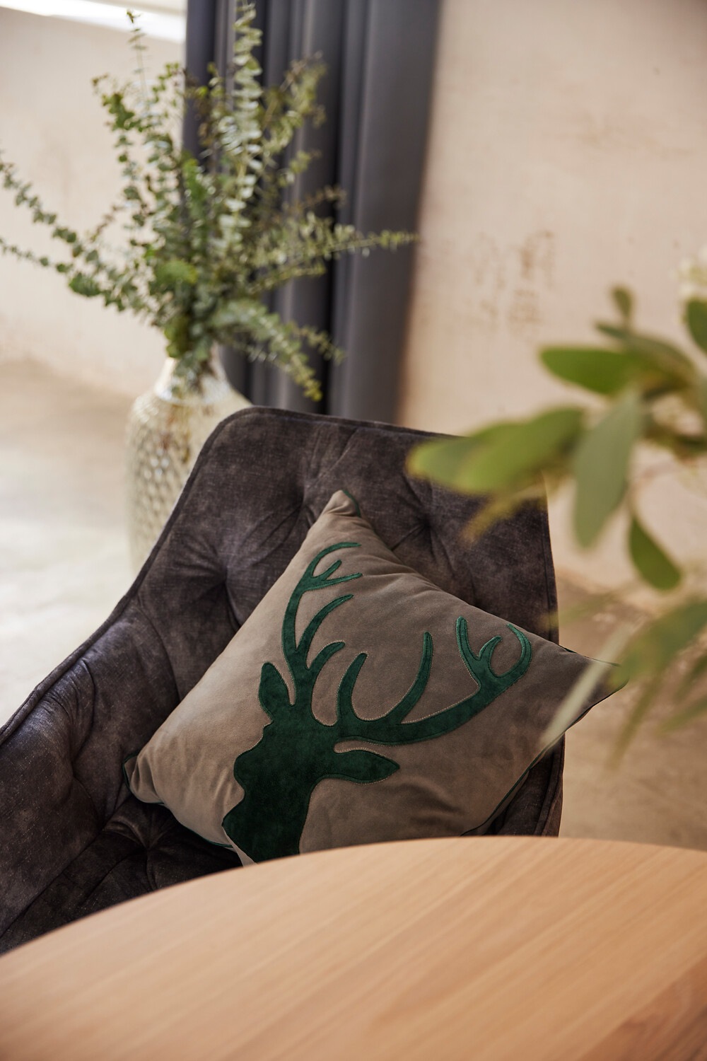 Thumbnail - done. Dekokissen "Oh Deer" Velourstoff Anthracite