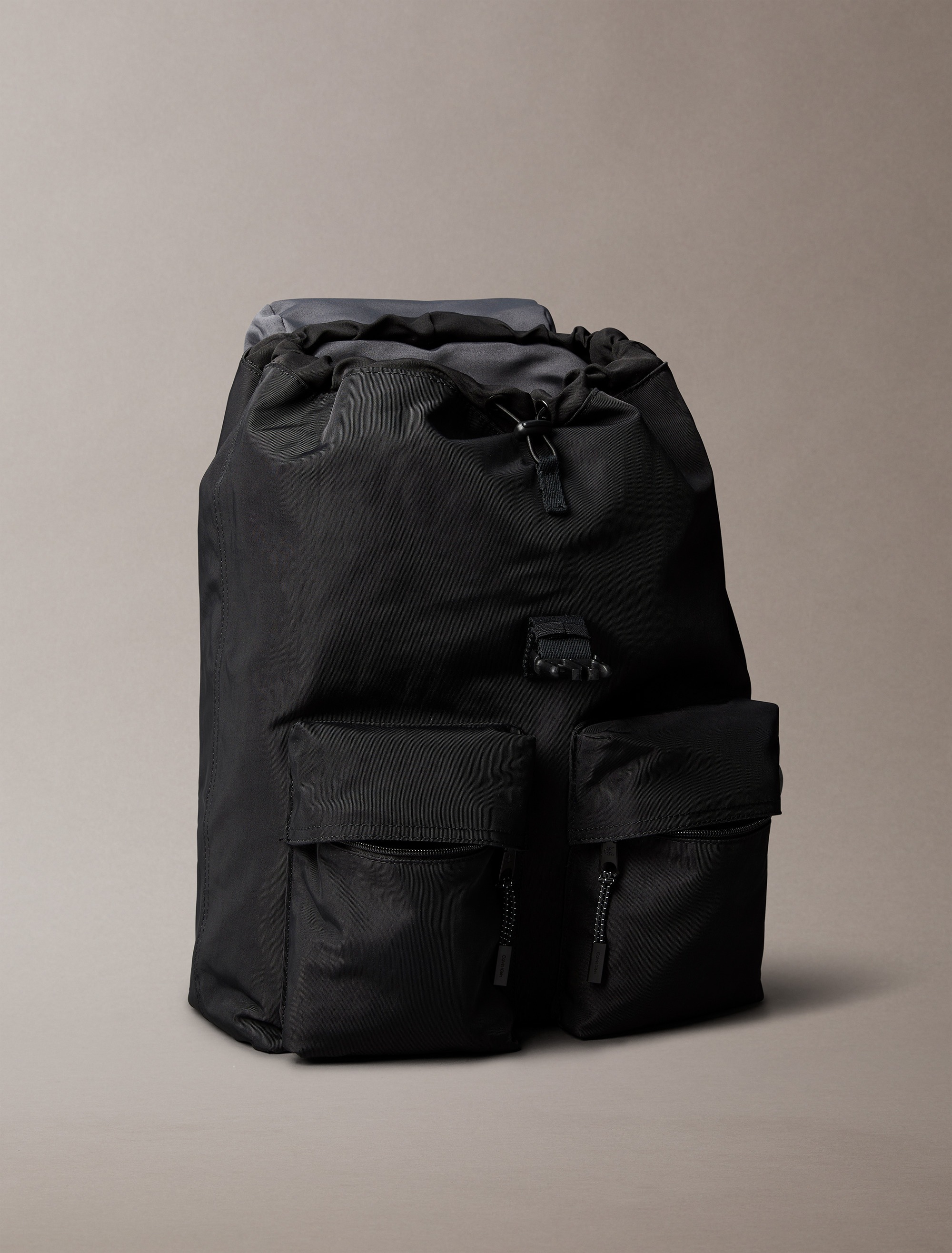 Calvin Klein Rucksack "BOLD FLAP BACKPACK" Unisex Ferienrucksack, Urlaubsru günstig online kaufen