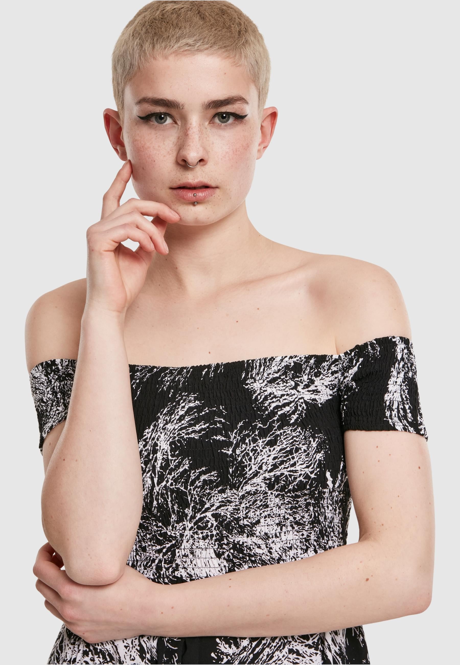 URBAN CLASSICS Shirtkleid »Urban Classics Damen Ladies Smoked Off Shoulder Dress«, (1 tlg.)