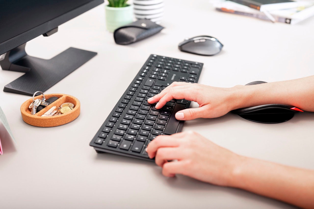 Cherry Tastatur »KW 9100 SLIM«, (Ziffernblock-Fn-Tasten-Windows-Sperrtaste-USB-Anschluss)