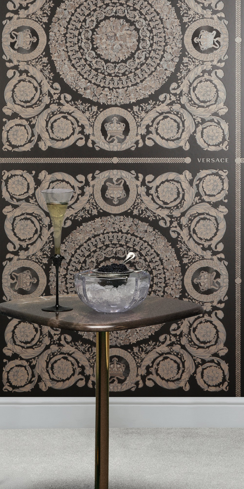Versace Vliestapete »Versace 6 Heritage –« 3D-Optik | Barock | Motiv geprägt Opulentes Medaillon-Design mit Glanz & fein strukturierter Oberfläche
