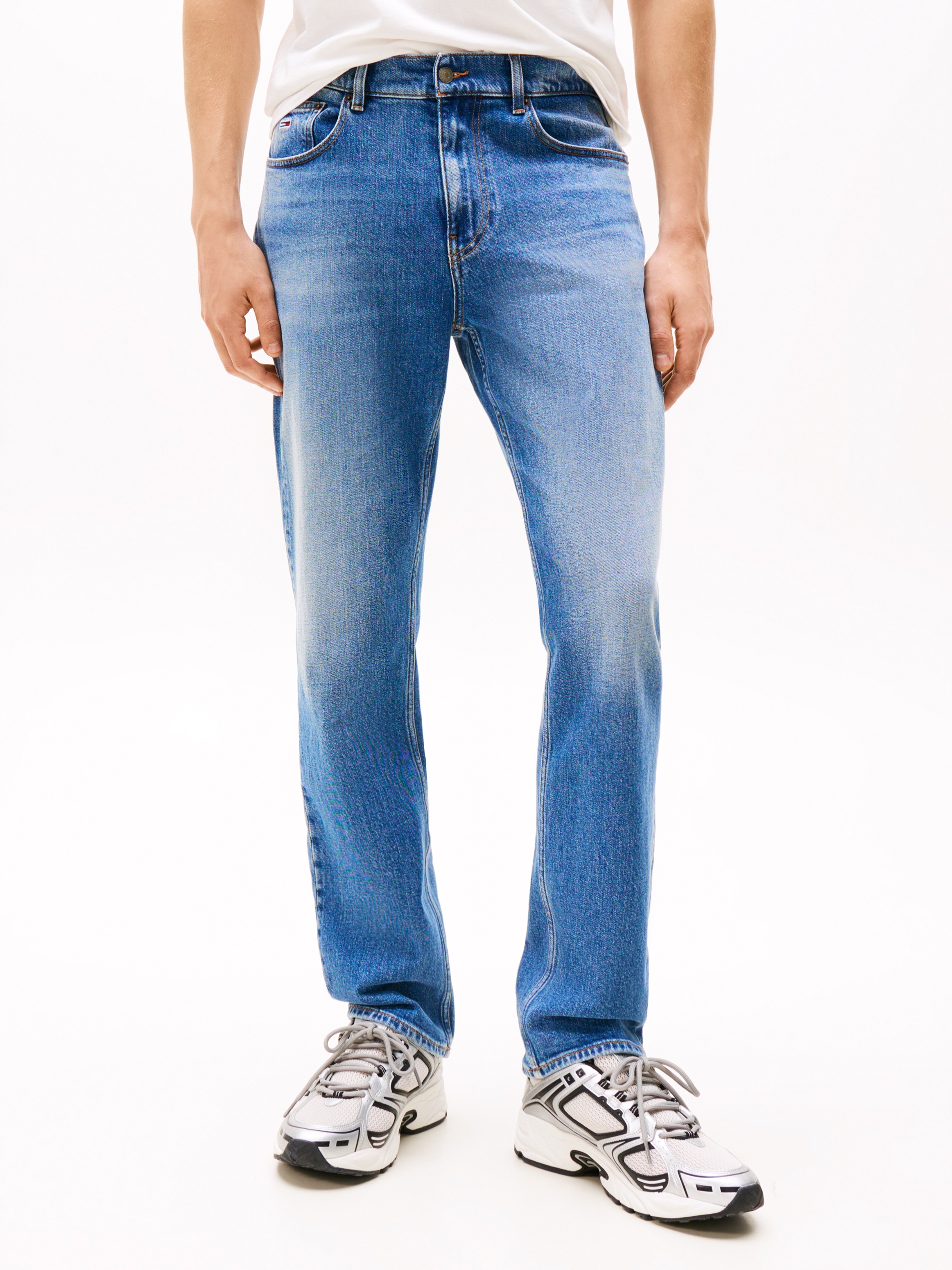 Tommy Jeans Regular-fit-Jeans »RYAN RGLR STRGHT«, mit Logoprägung
