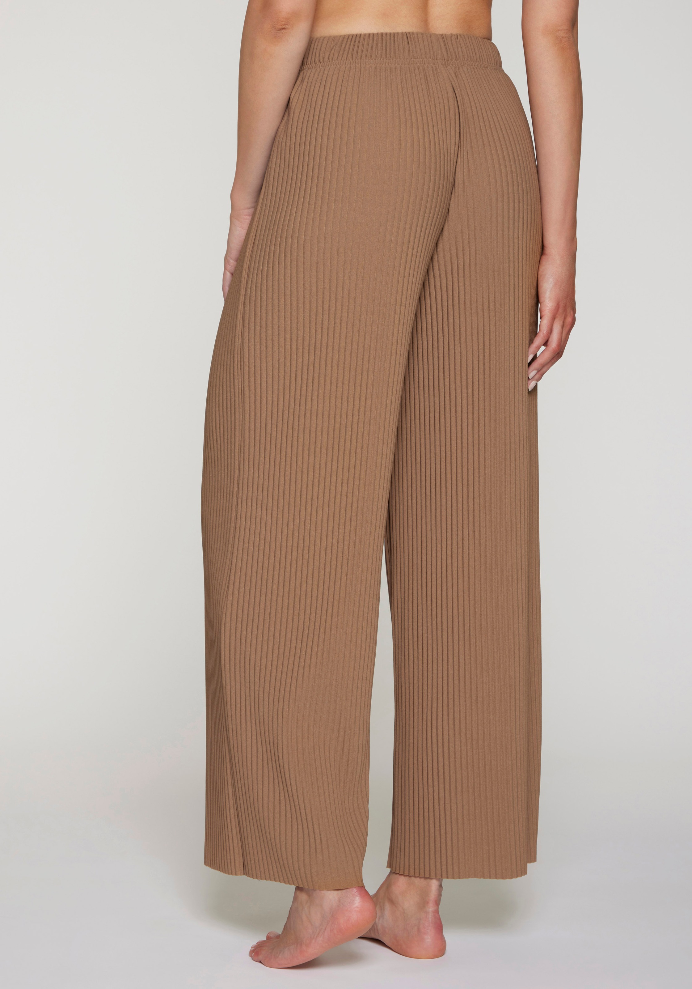 LASCANA Schlupfhose, in Plisseestruktur