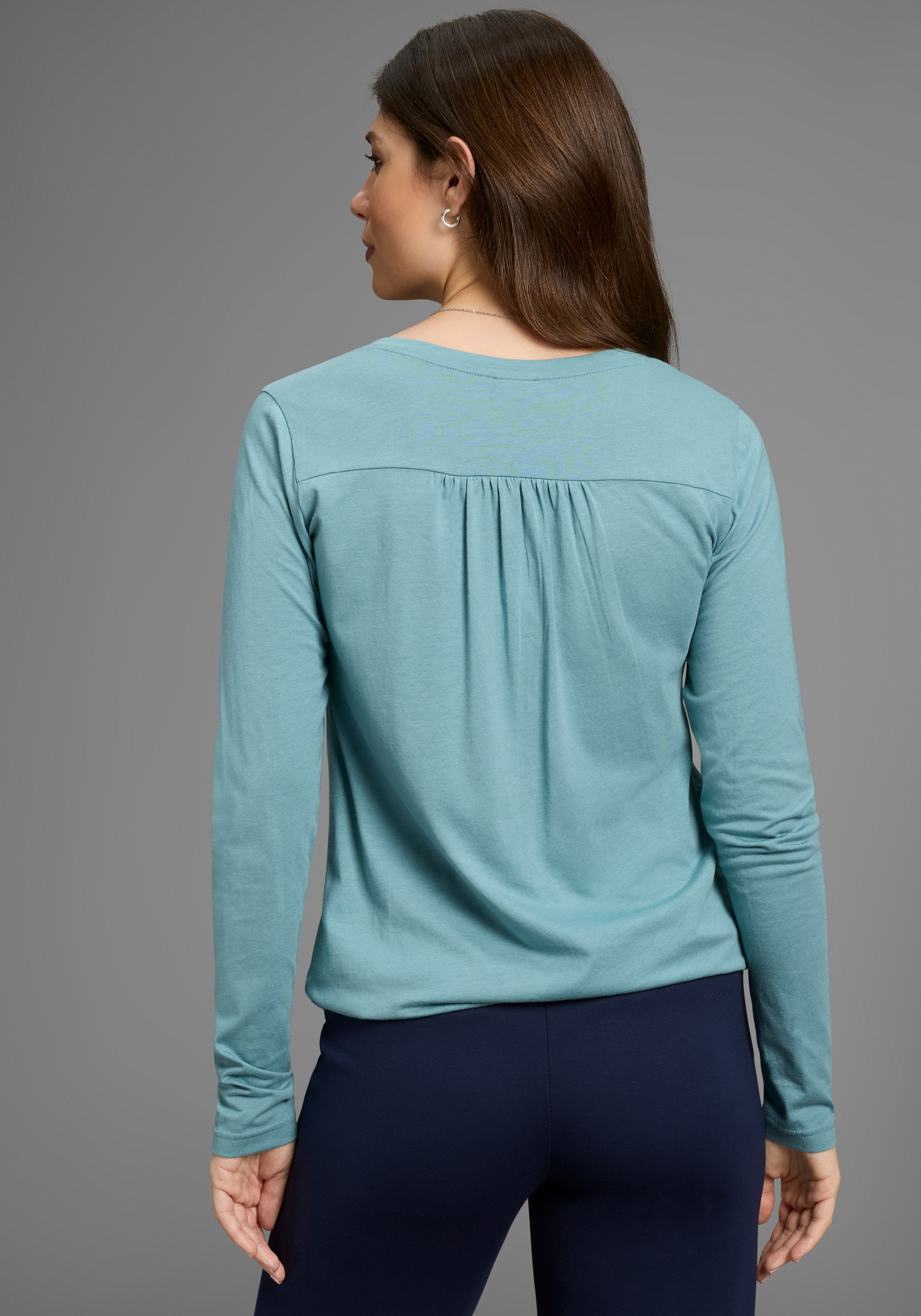KangaROOS Langarmshirt, mit Knopfleiste und süßen Details günstig online kaufen