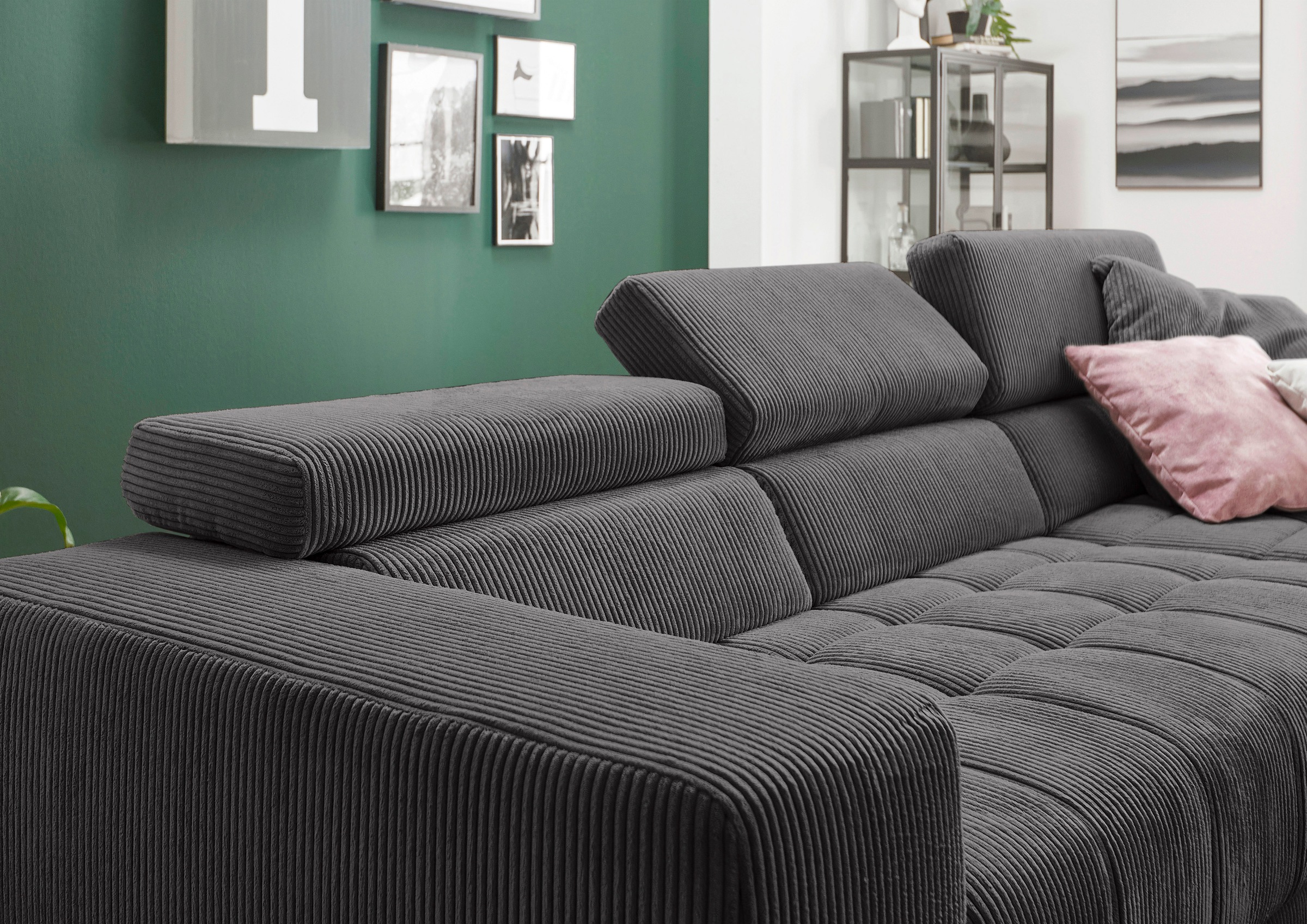 Die PlanBar Ecksofa »MP-IN15053 L-Form schmaler Schenkel«, mit Kopfteilverstellung, wahlweise mit manueller Vorziehbank