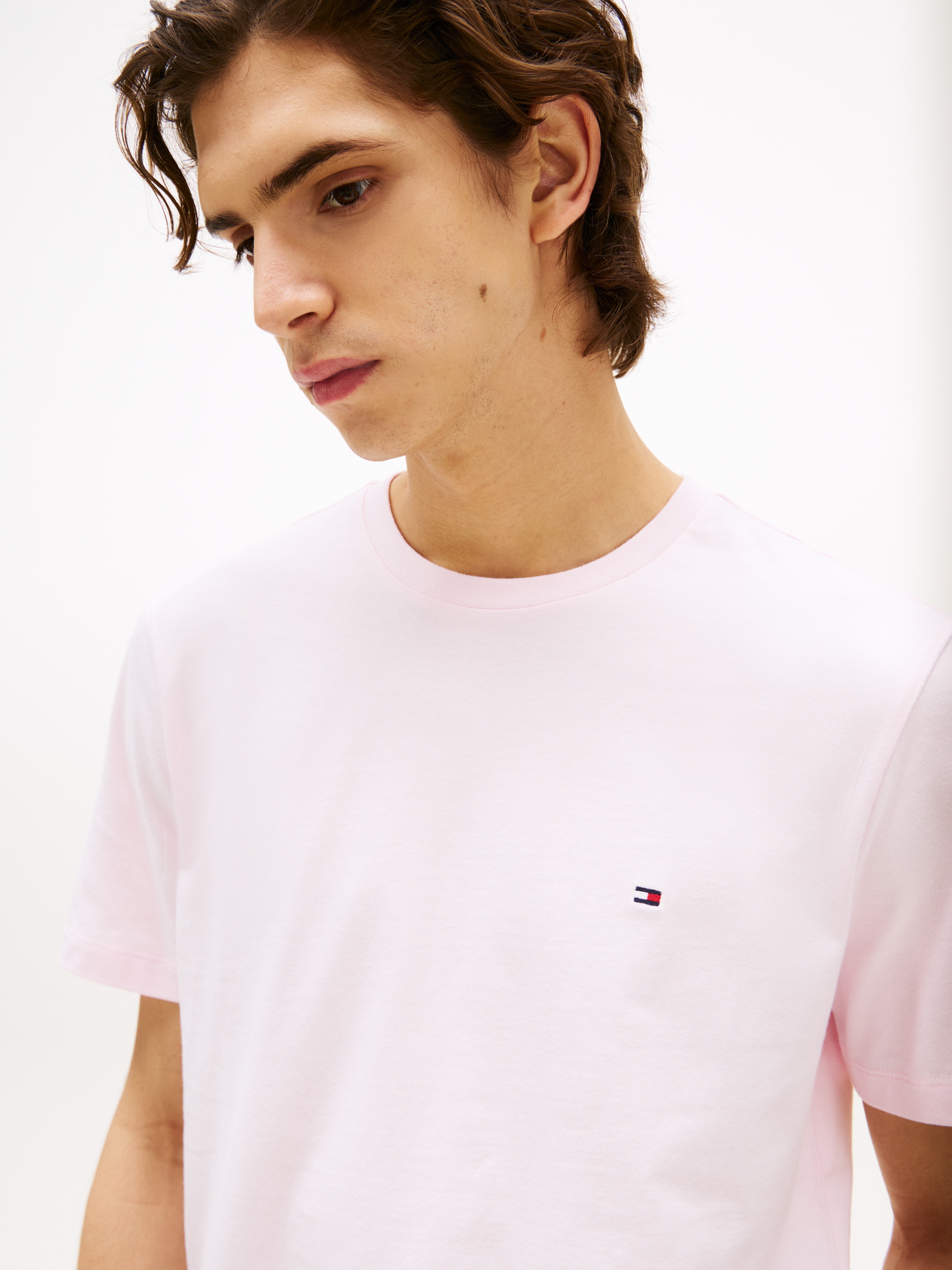 Tommy Hilfiger T-Shirt »ESSENTIAL REG FIT SOLID TEE«, mit Rundhalsausschnitt
