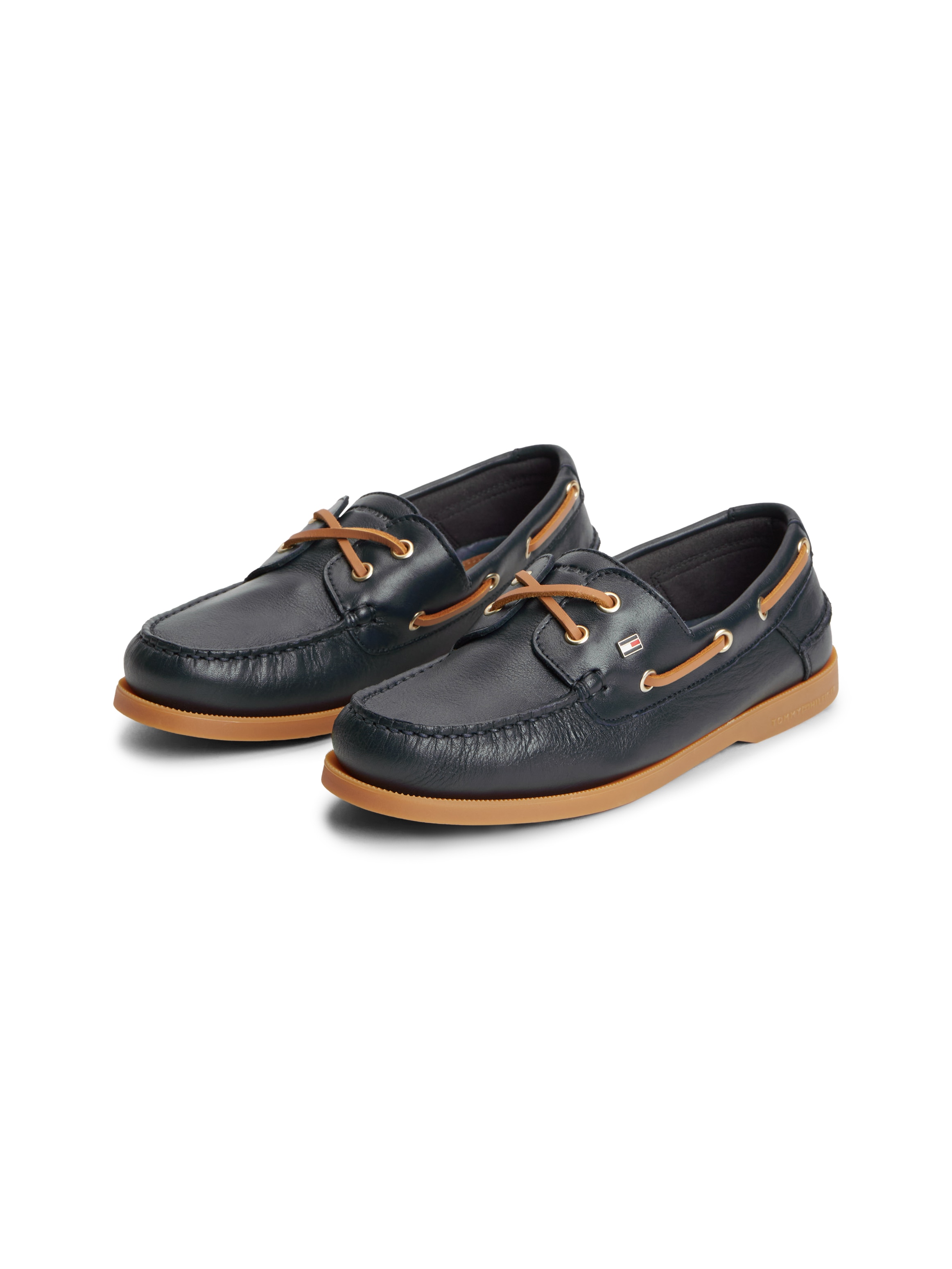 Tommy Hilfiger Bootsschuh "TH FLAG BOAT SHOE CORE LEATHER" Schnürschuh, Sommerschuh mit modischen Durchzügen